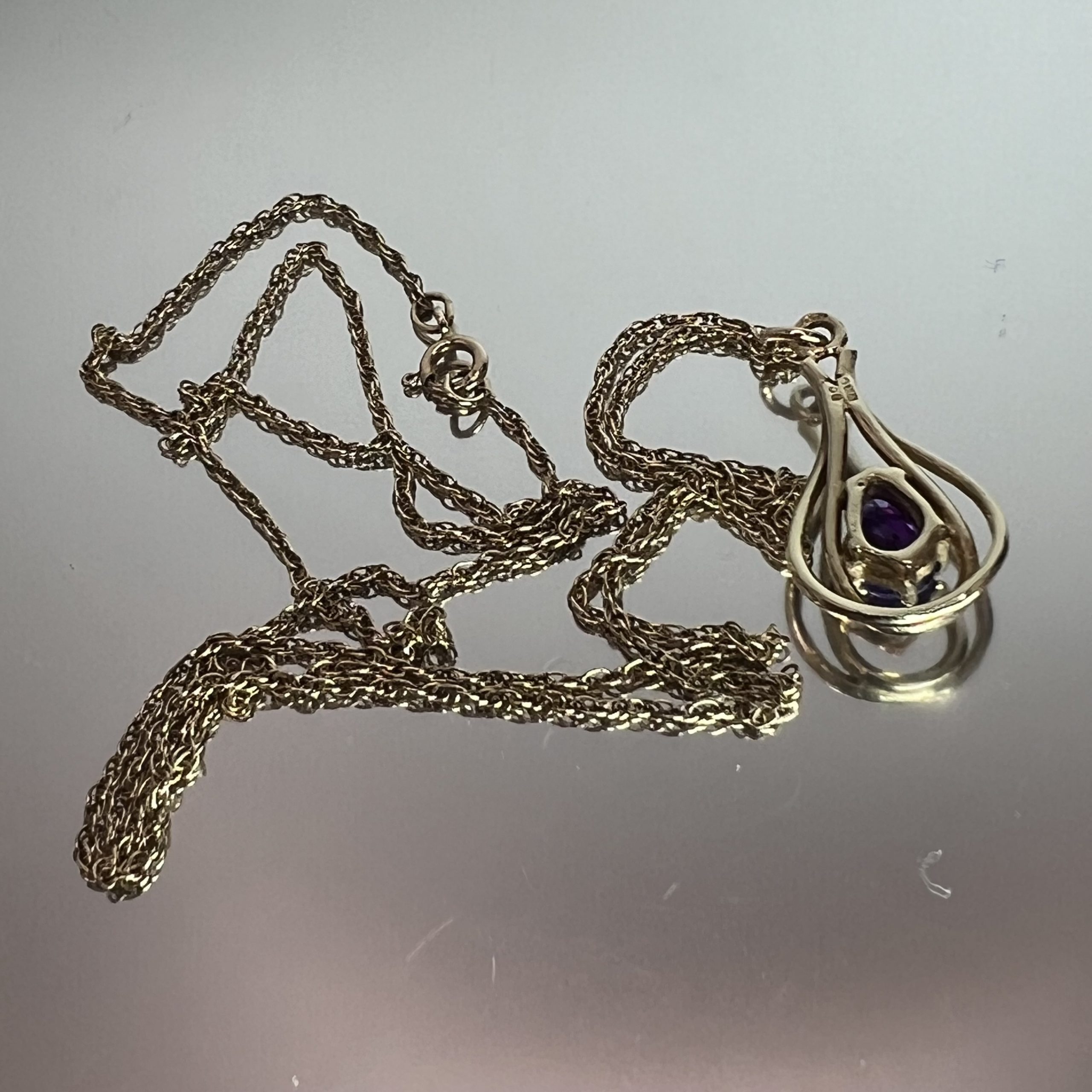 9ct Gold 18 Inch Light Chain Necklace Pendant Hallmark Pre Owned - Image 2