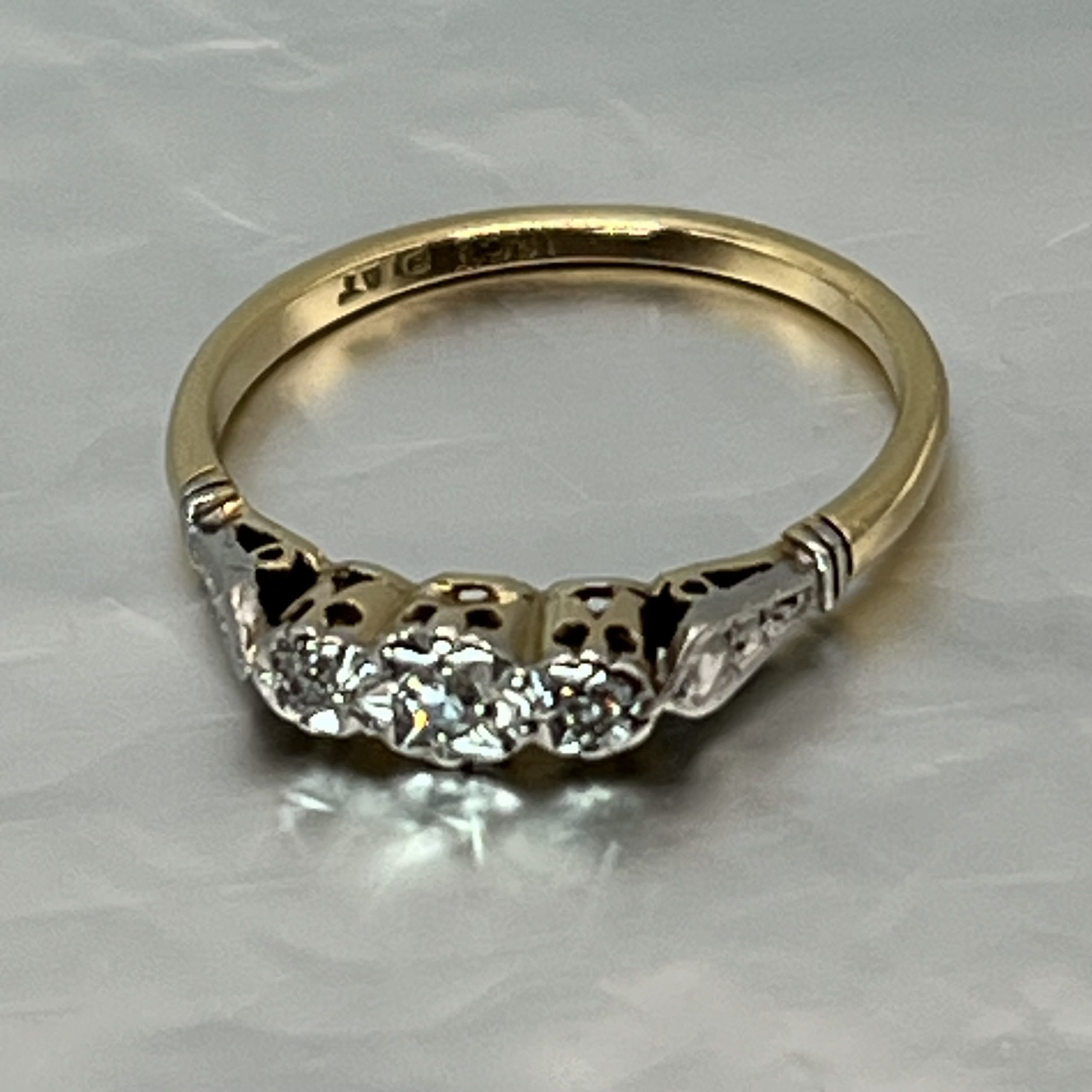 18ct Gold Diamond Platinum Classic Ring UK Size N Pre Owned - Image 3