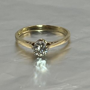 18ct Gold Diamond Solitaire Classic Ring UK Size L1/2 Pre Owned
