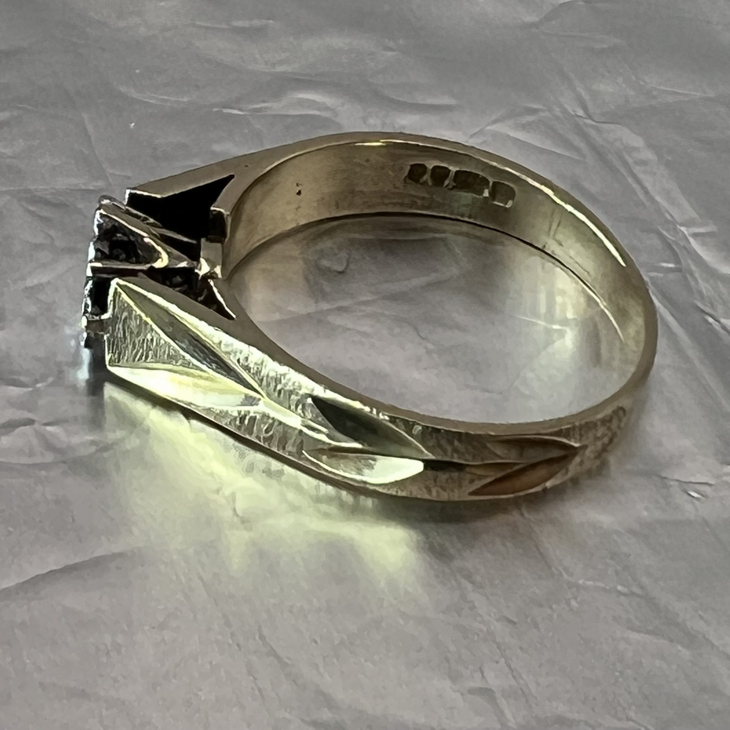 9ct Yellow Gold Diamond Solitaire Hallmark Pre Owned UK Size N - Image 2