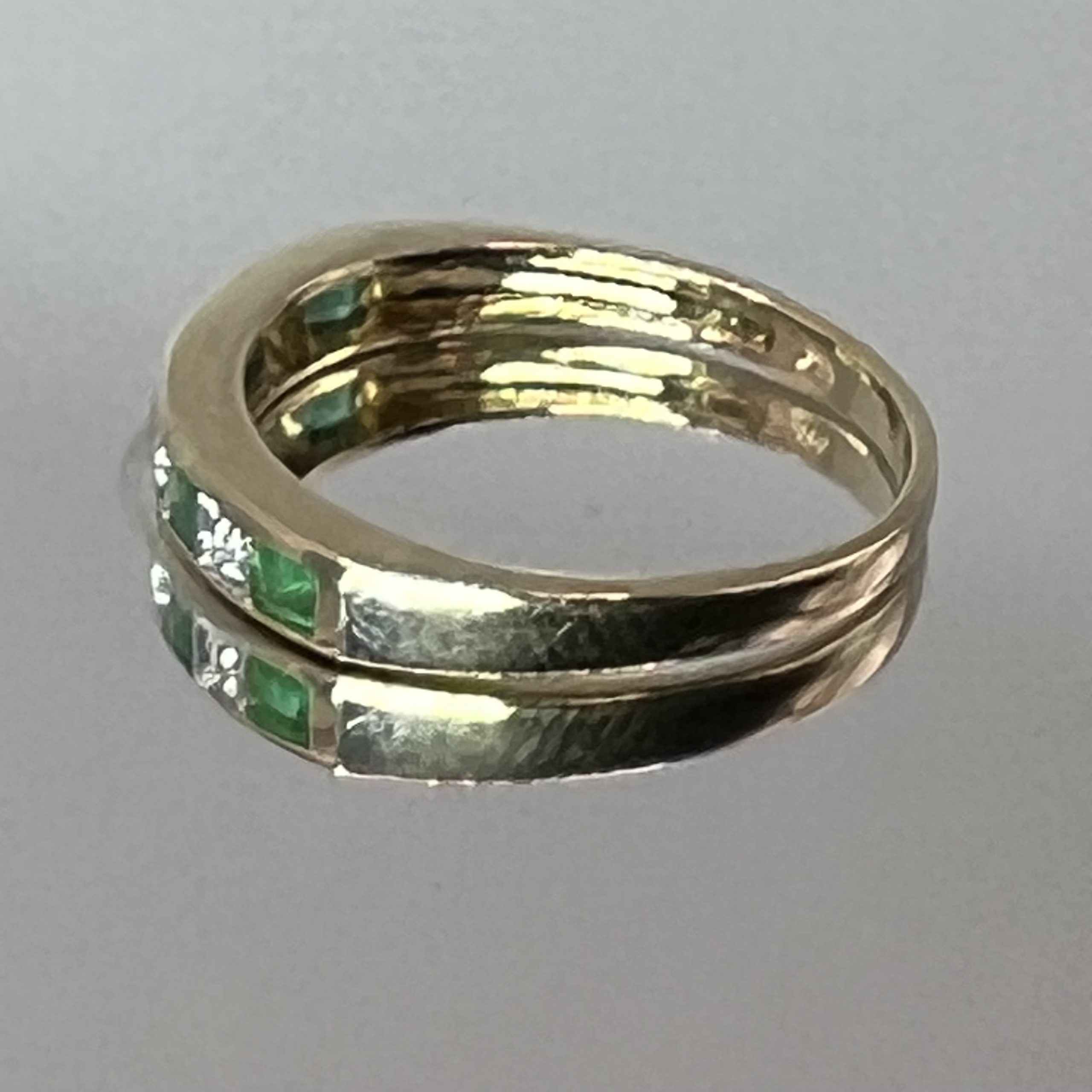 9ct Gold Emerald Diamond Half Eternity Ring Pre Owned UK Size N - Image 2
