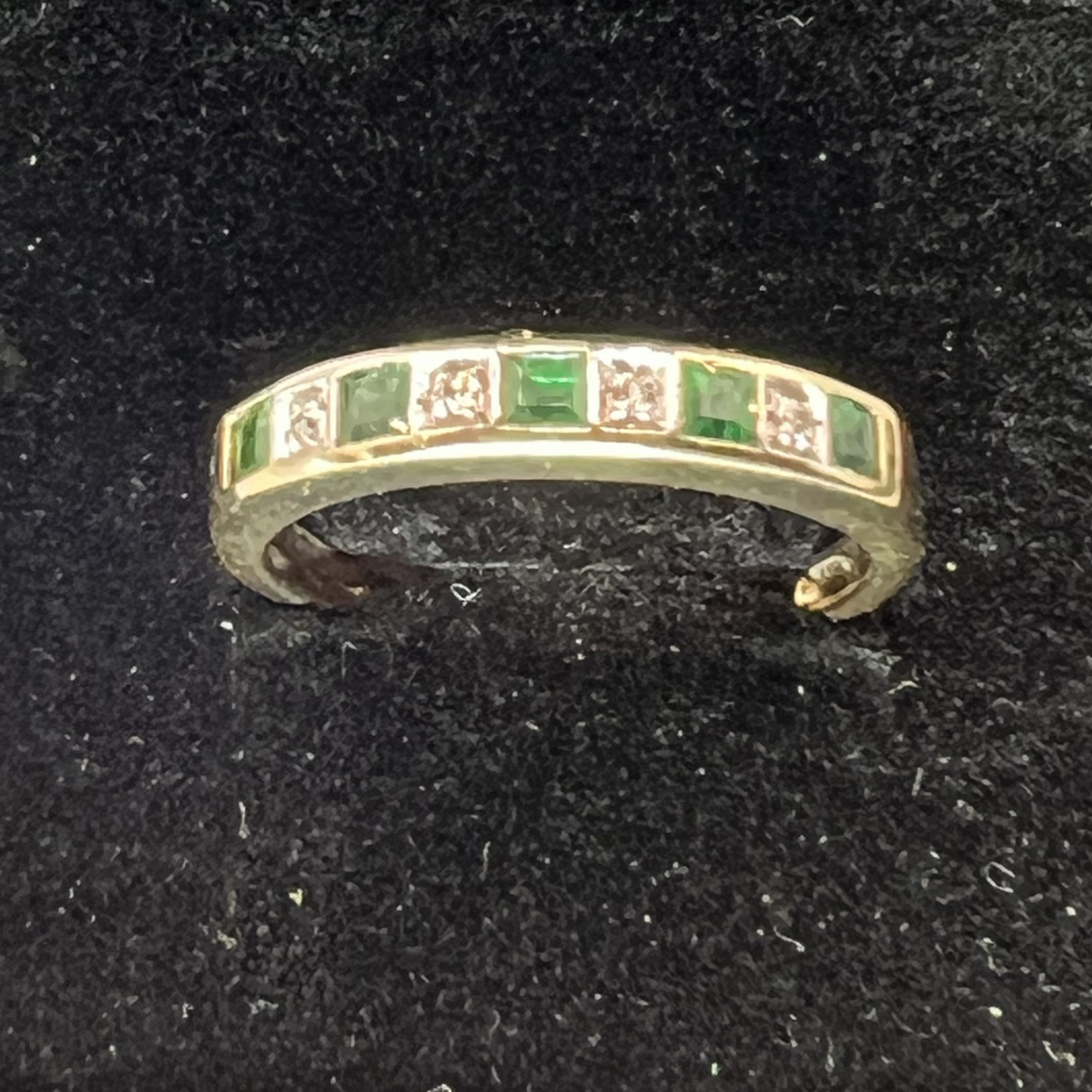 9ct Gold Emerald Diamond Half Eternity Ring Pre Owned UK Size N - Image 4