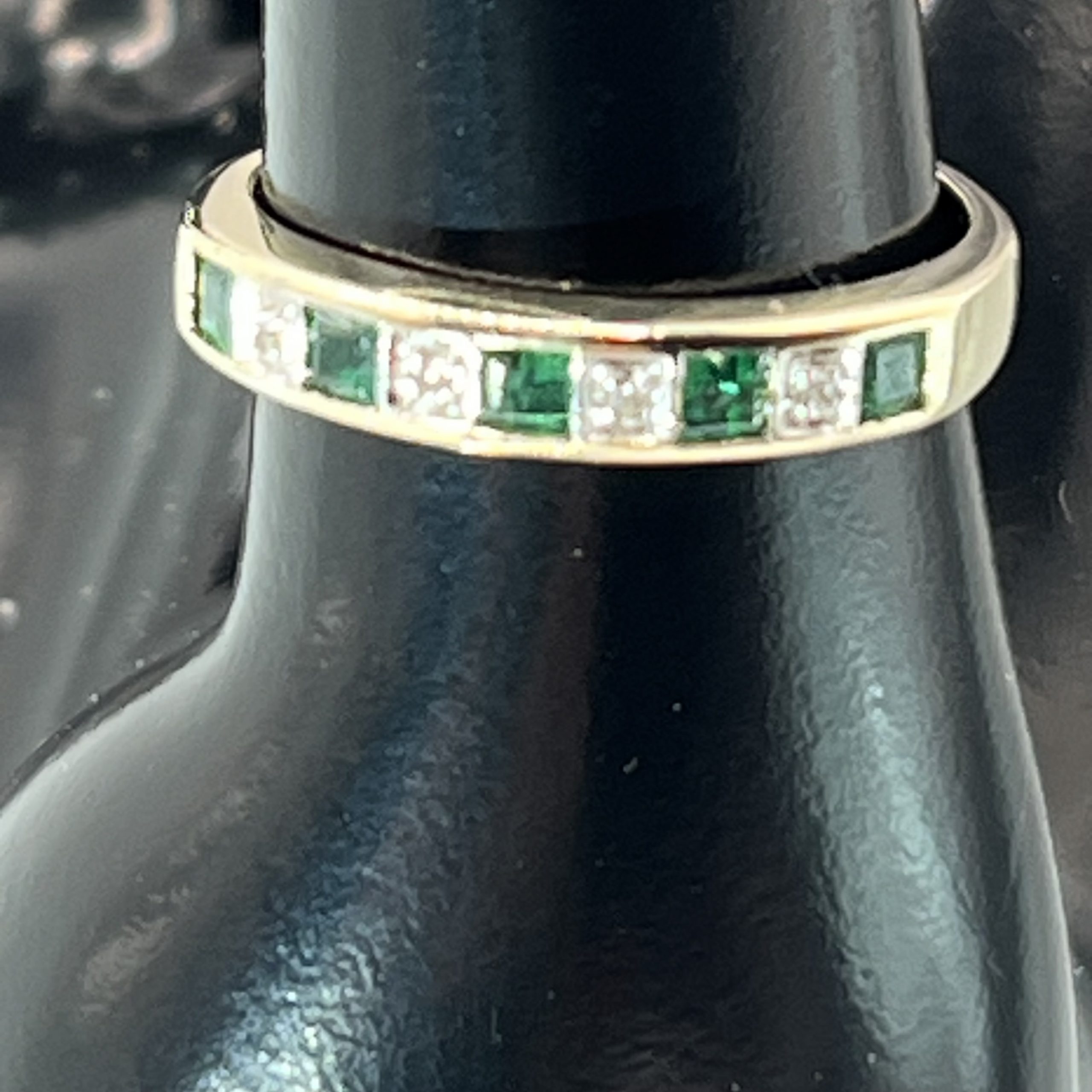 9ct Gold Emerald Diamond Half Eternity Ring Pre Owned UK Size N - Image 5