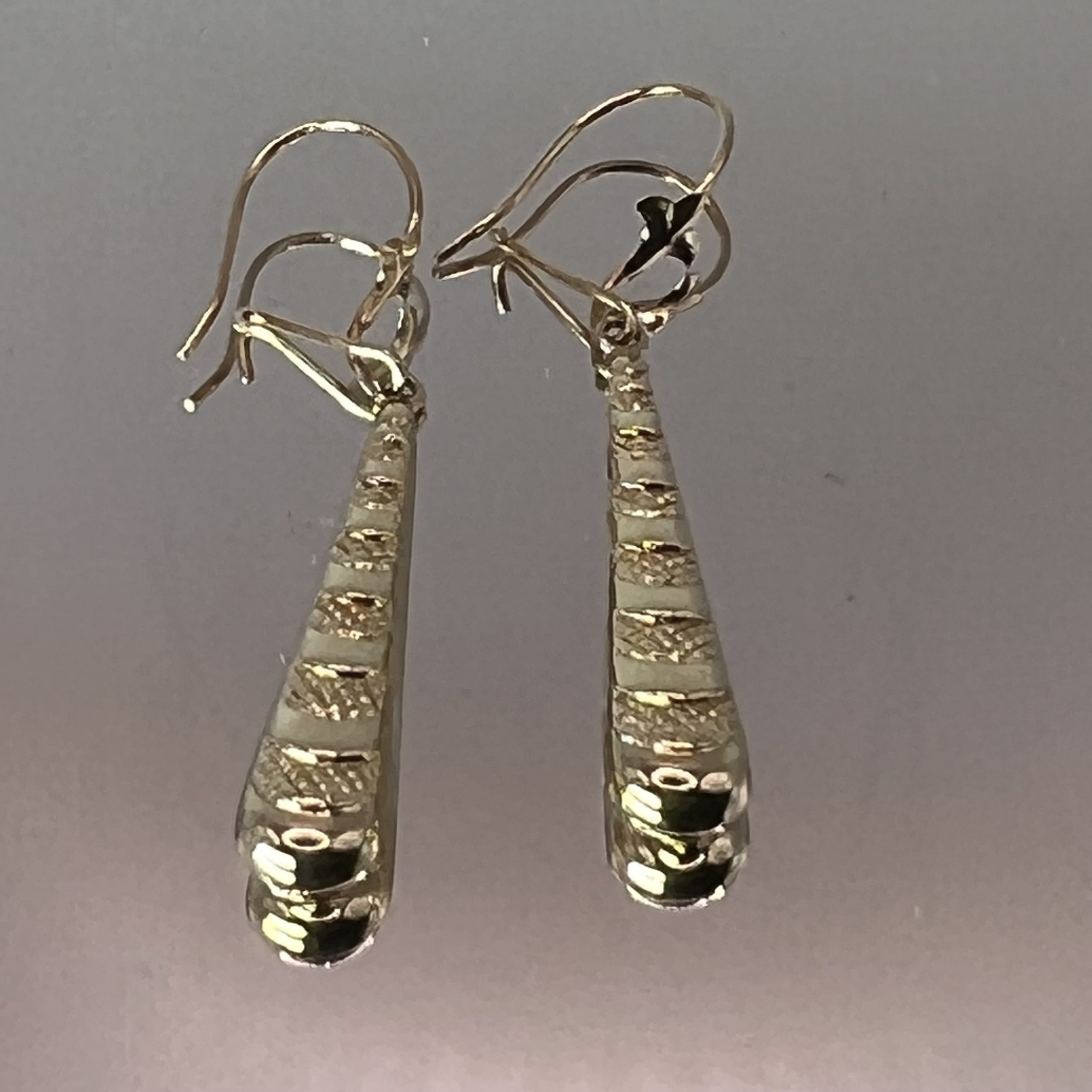 9ct Yellow Gold Dangle/Drop Earrings Pierced Ears Pre Owned