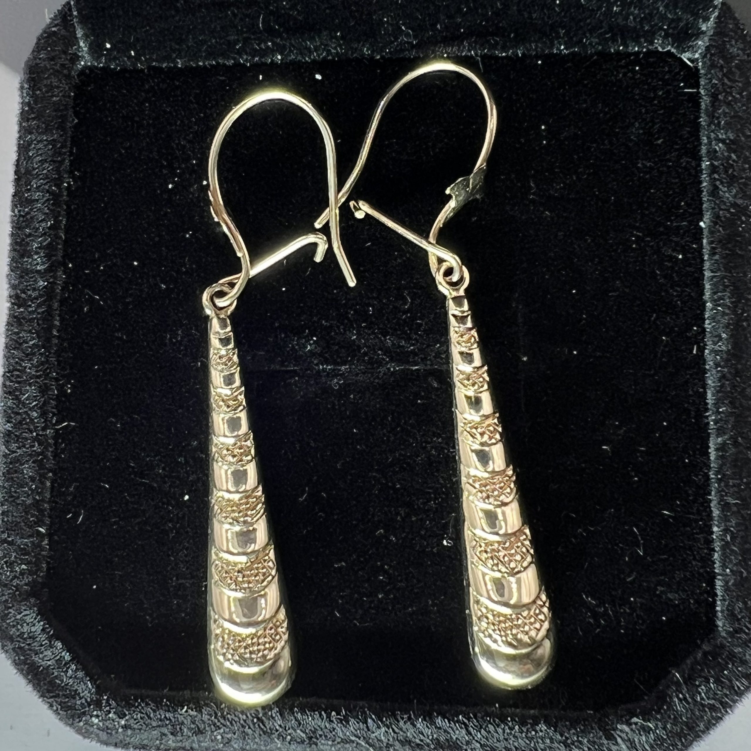 9ct Yellow Gold Dangle/Drop Earrings Pierced Ears Pre Owned - Image 3