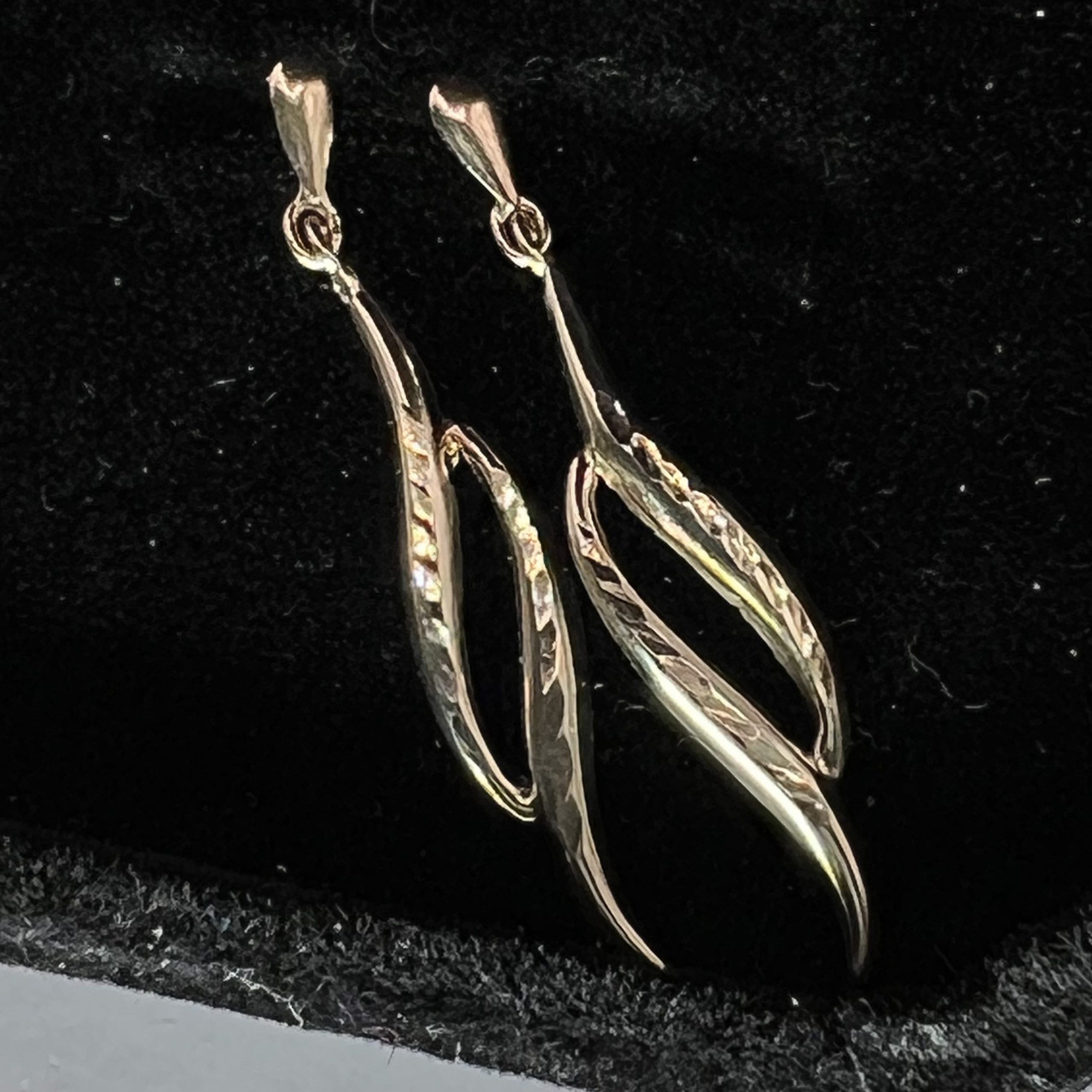 9ct Gold Dangle/Drop Earrings Pushback Pierced Ears Pre Owned - Image 3