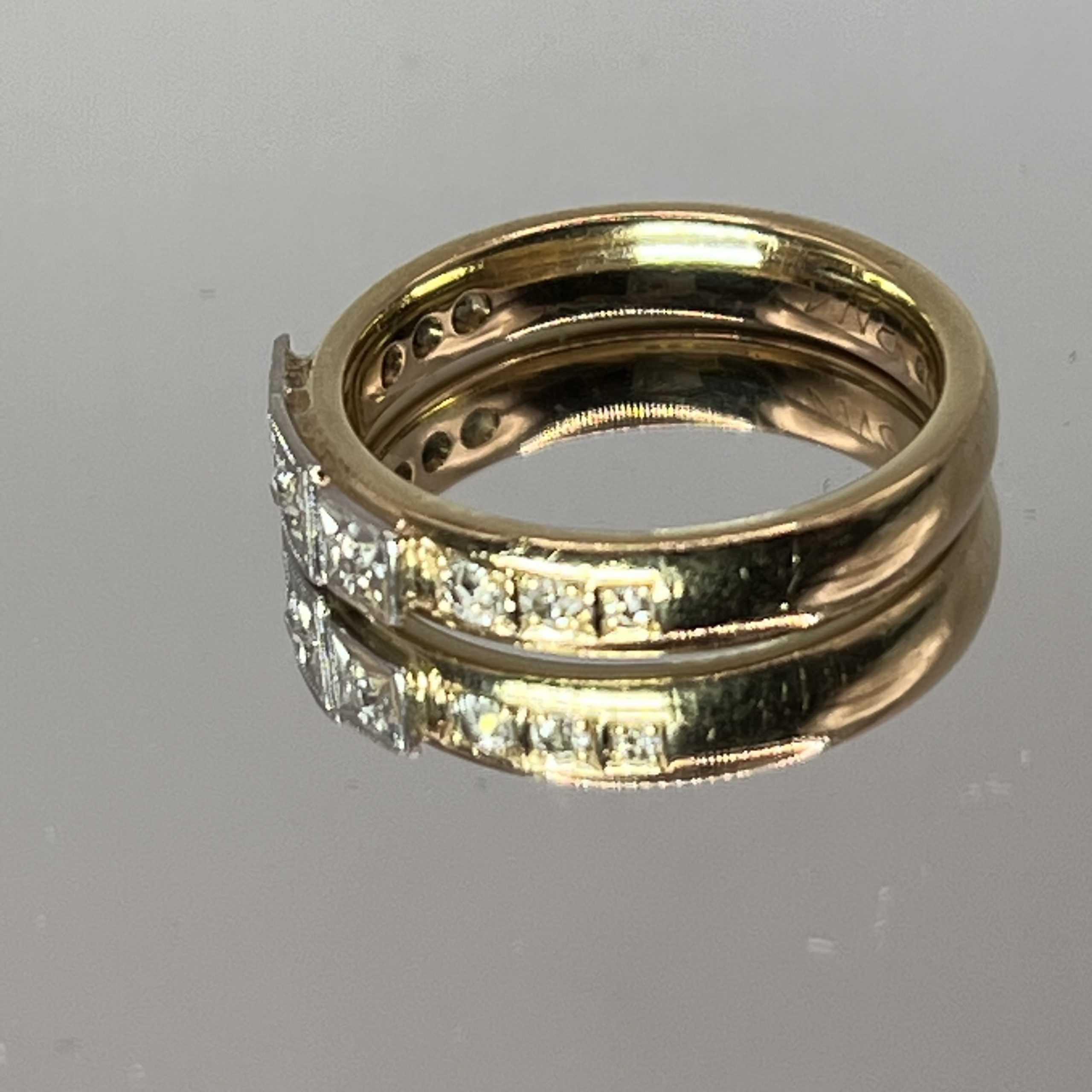 18ct Gold Diamond Chunky Belt Style Ring Pre Owned UK Size O1/2 - Image 2