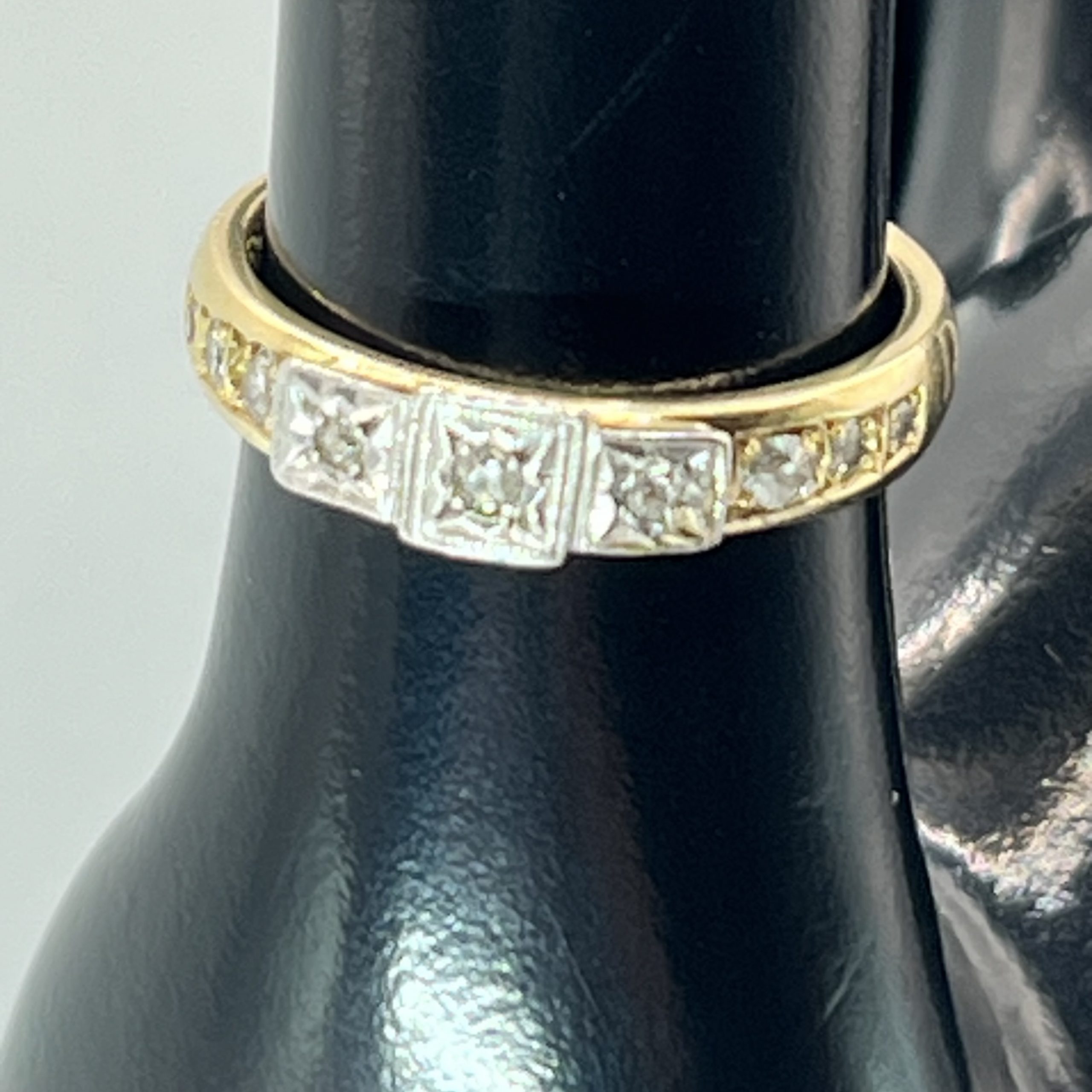 18ct Gold Diamond Chunky Belt Style Ring Pre Owned UK Size O1/2 - Image 5