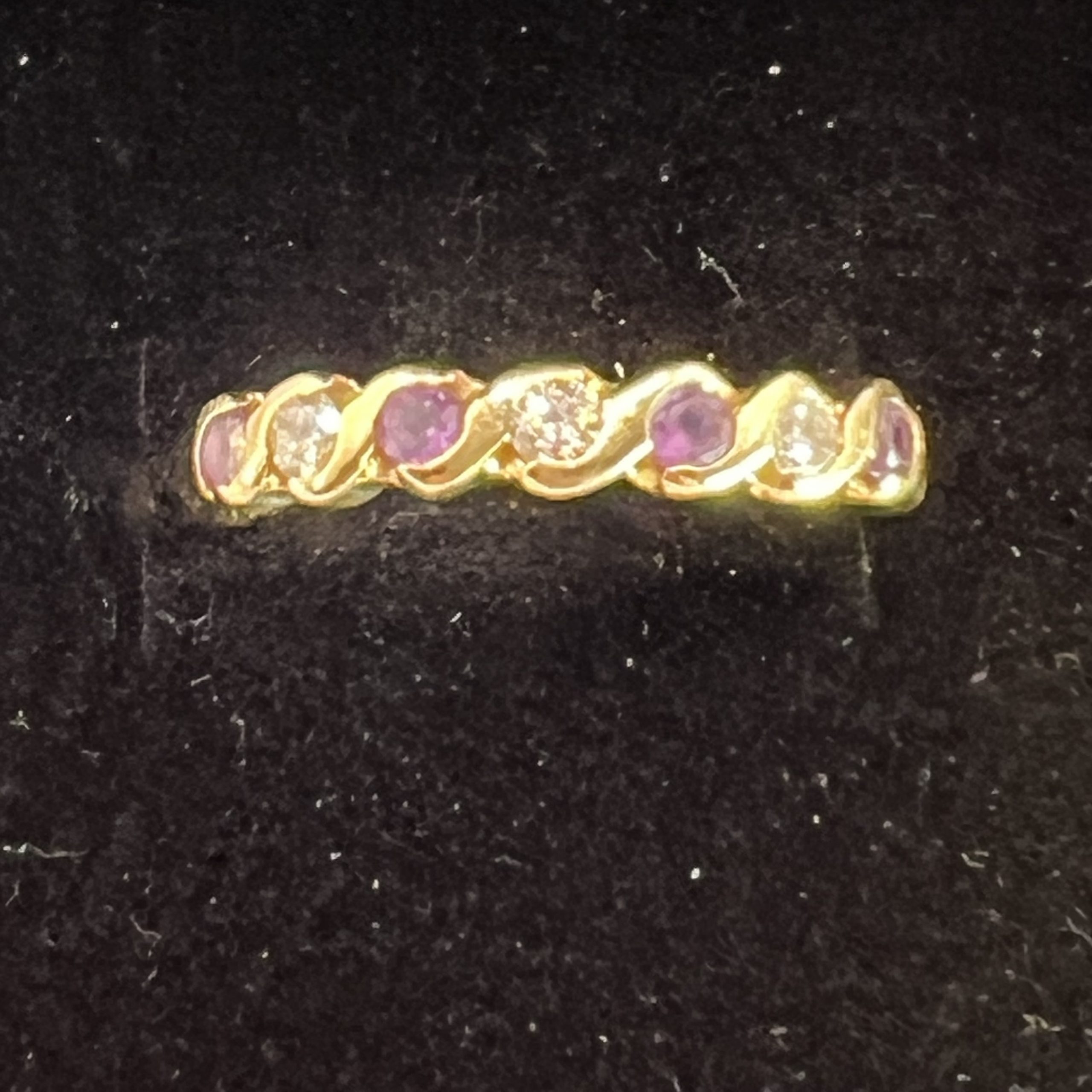 18ct Gold Amethyst Diamond Ring Hallmark Pre Owned UK Size O - Image 4