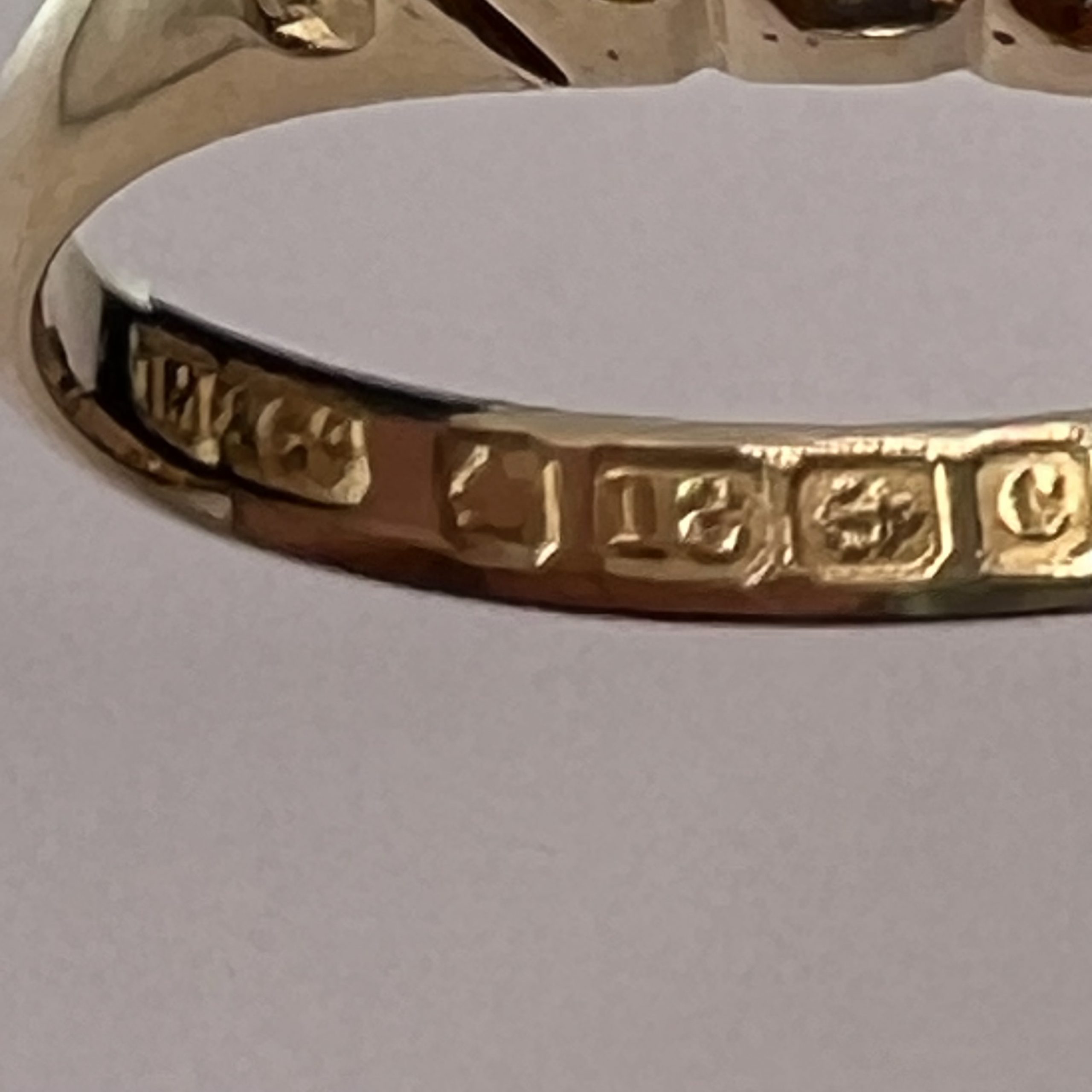 18ct Gold Sapphire Diamond Ring Hallmark Pre Owned UK Size N - Image 3