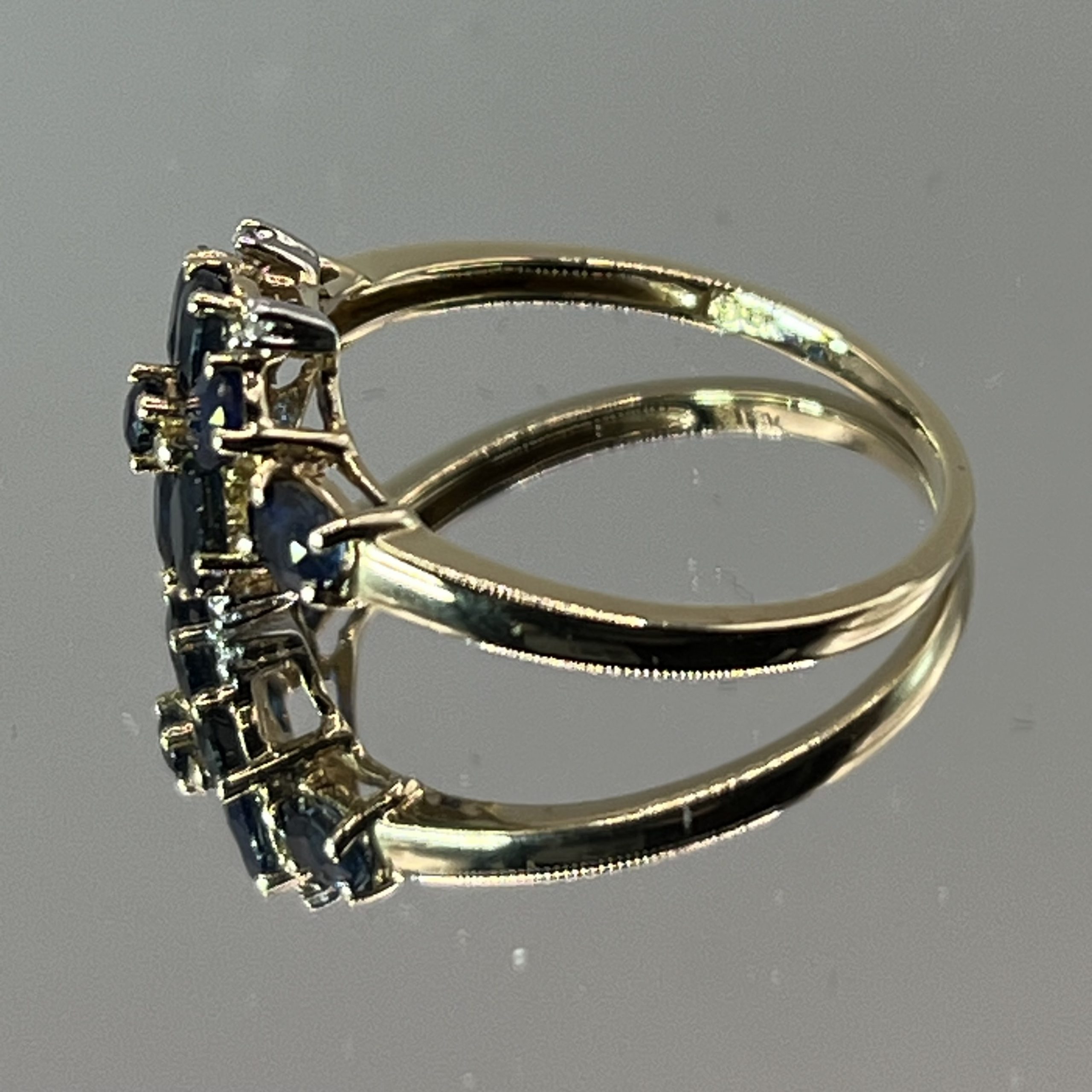 9ct Yellow Gold Sapphire Cluster Ring Hallmark Pre Owned UK Size R1/2 - Image 2
