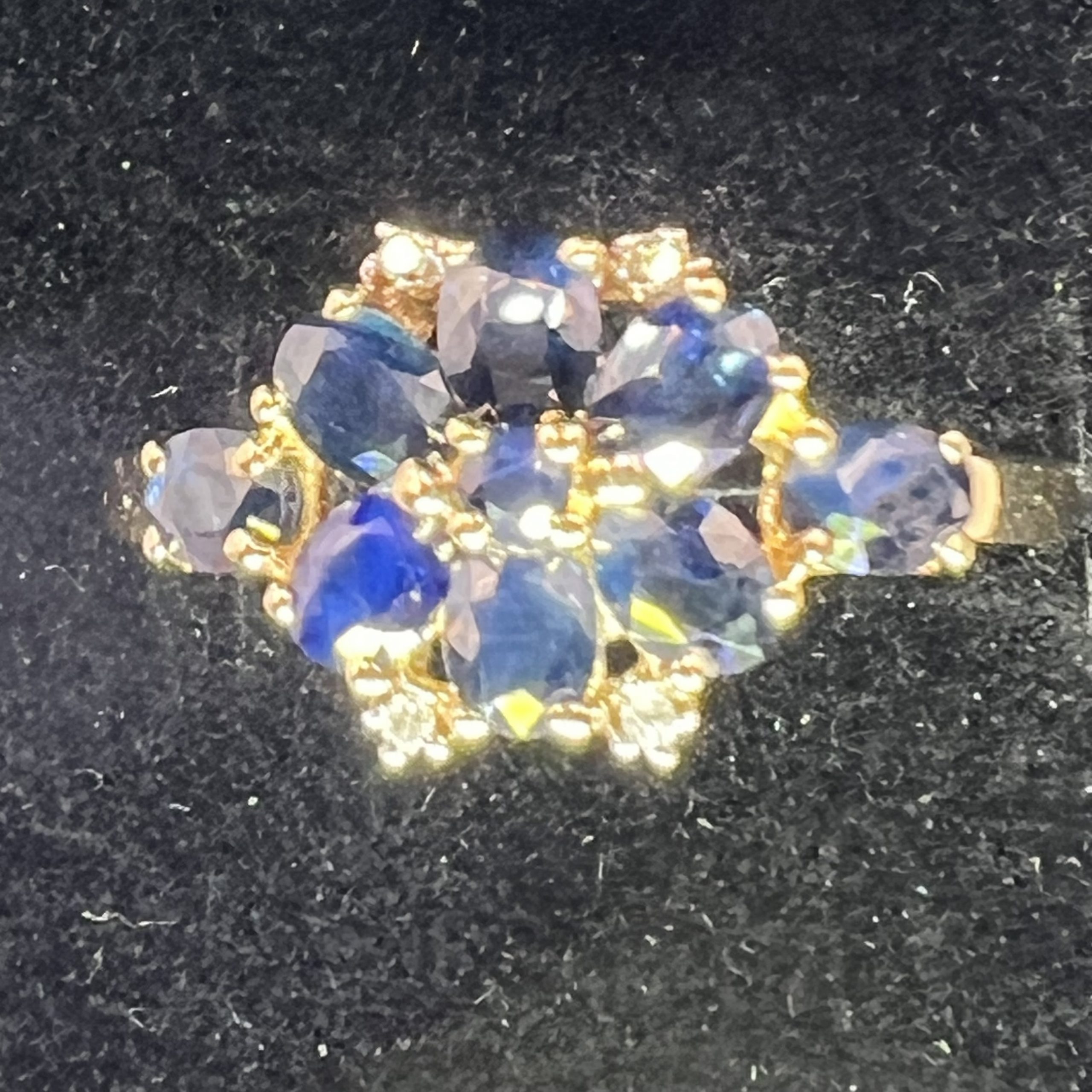 9ct Yellow Gold Sapphire Cluster Ring Hallmark Pre Owned UK Size R1/2 - Image 4