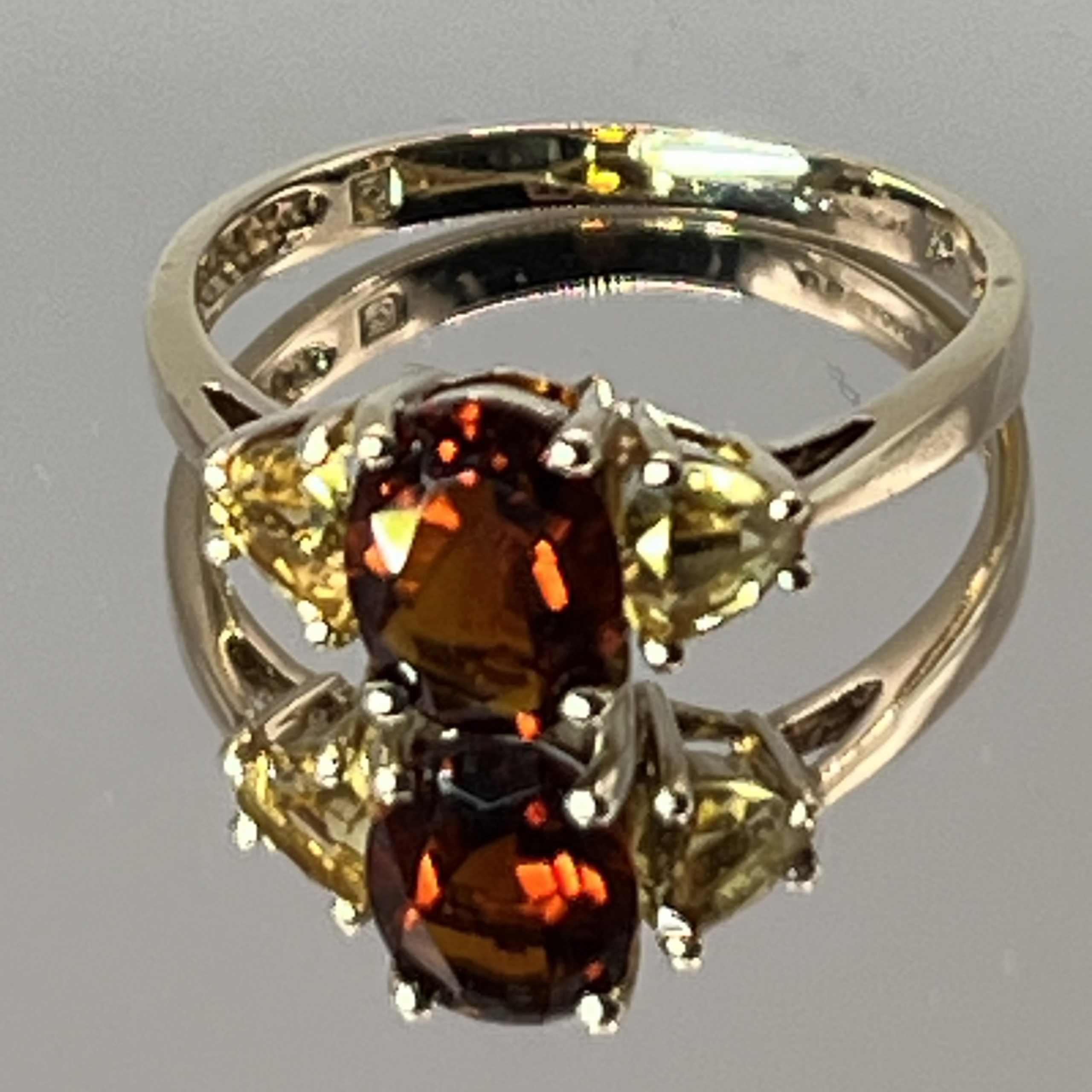 9ct Gold Garnet Citrine Trilogy Ring Hallmark Pre Owned UK Size O