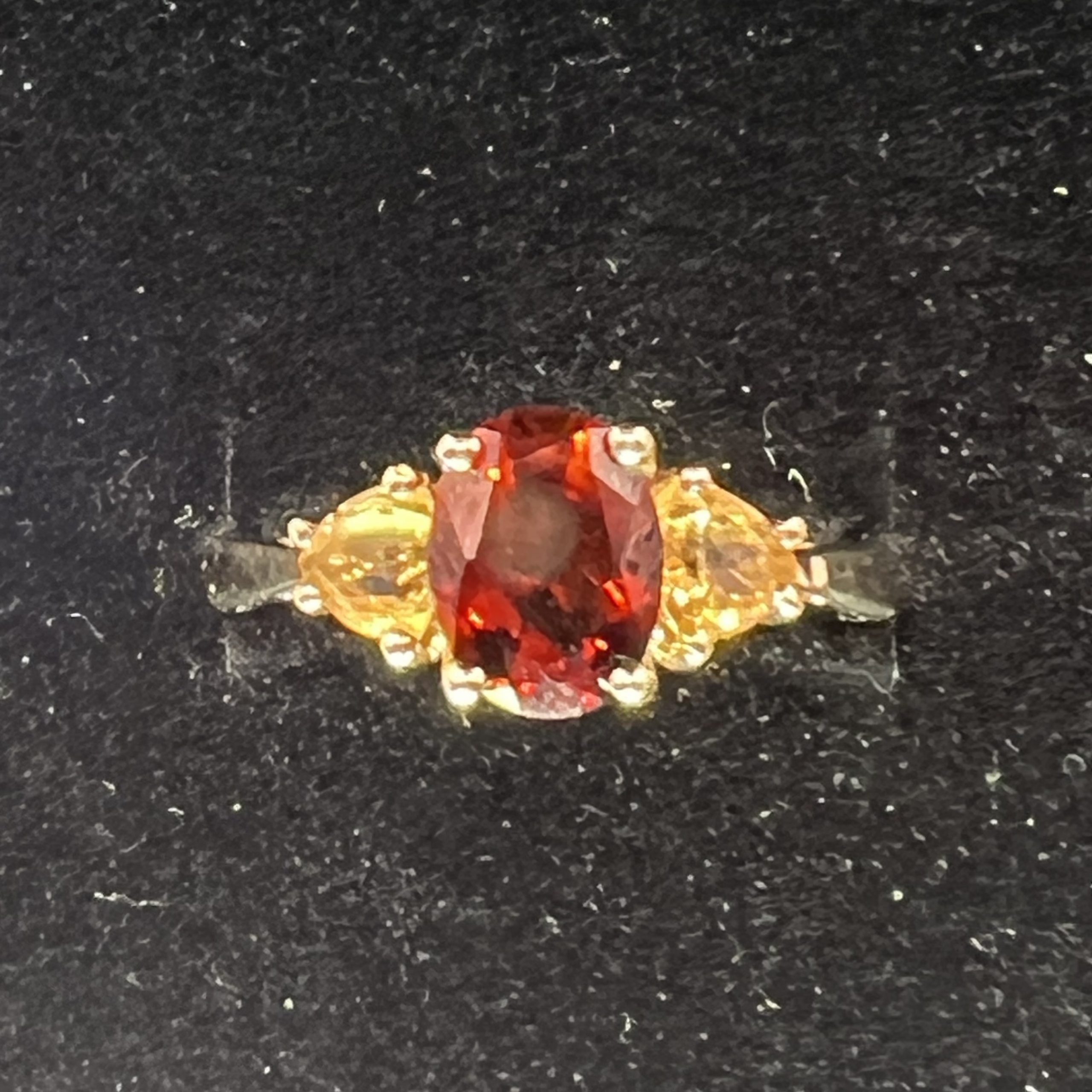 9ct Gold Garnet Citrine Trilogy Ring Hallmark Pre Owned UK Size O - Image 5