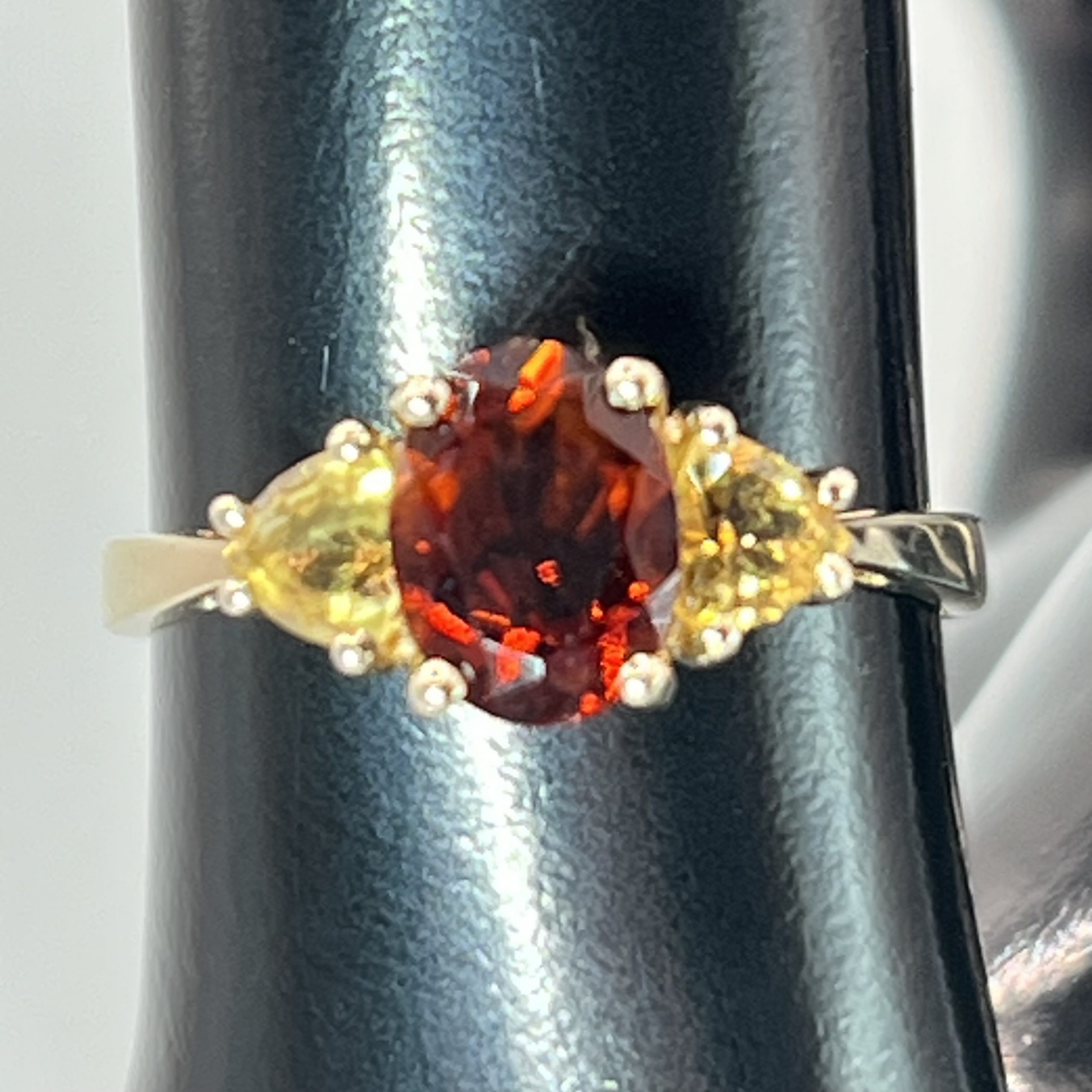 9ct Gold Garnet Citrine Trilogy Ring Hallmark Pre Owned UK Size O - Image 6