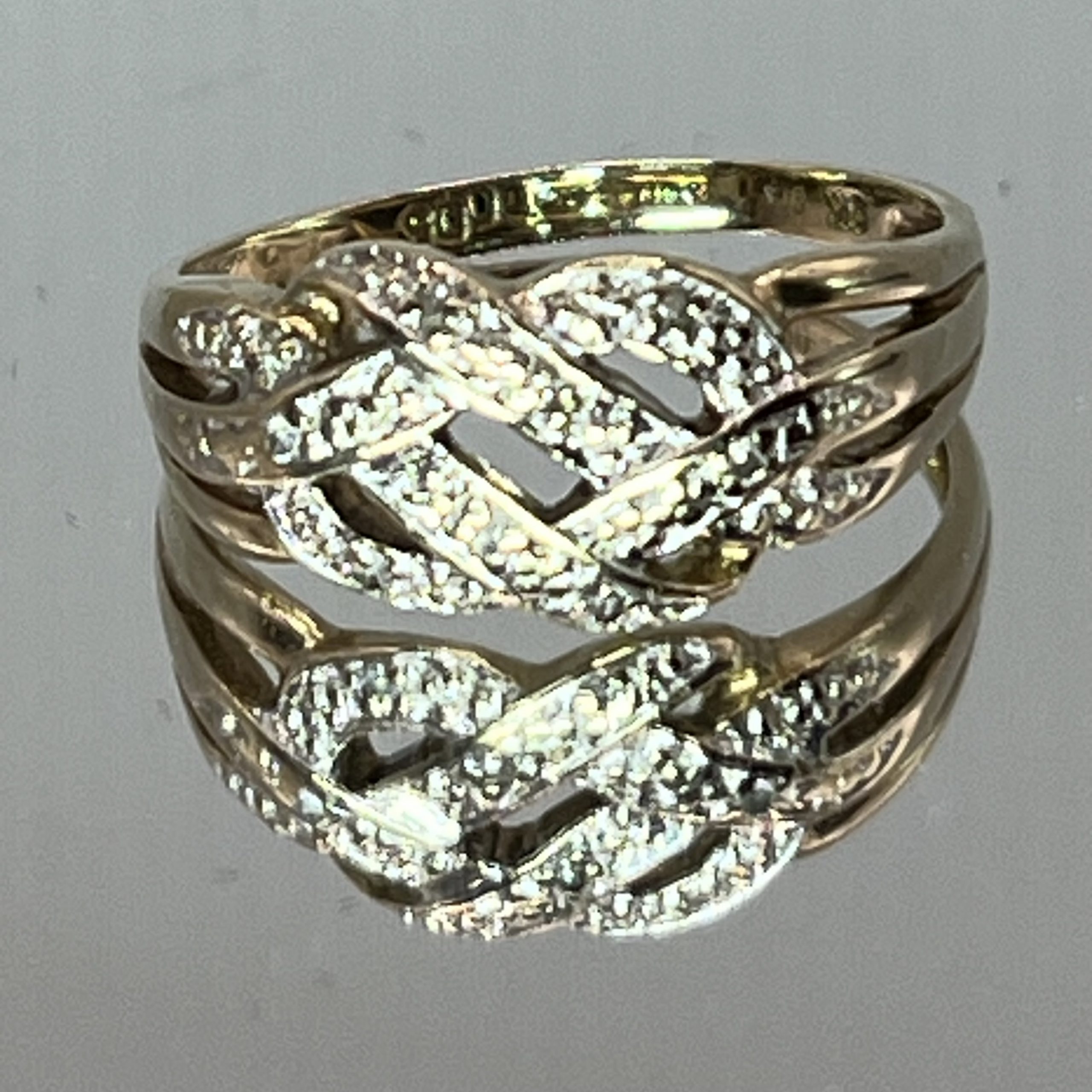 9ct Gold Diamond Twist Ring Hallmark Pre Owned UK Size M1/2