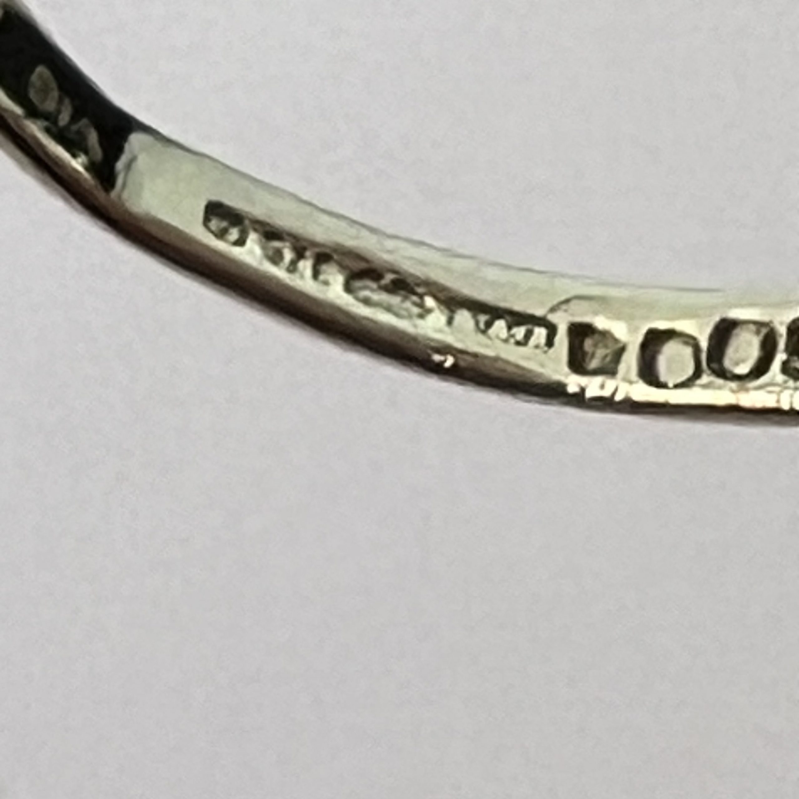 9ct Gold Diamond Twist Ring Hallmark Pre Owned UK Size M1/2 - Image 4