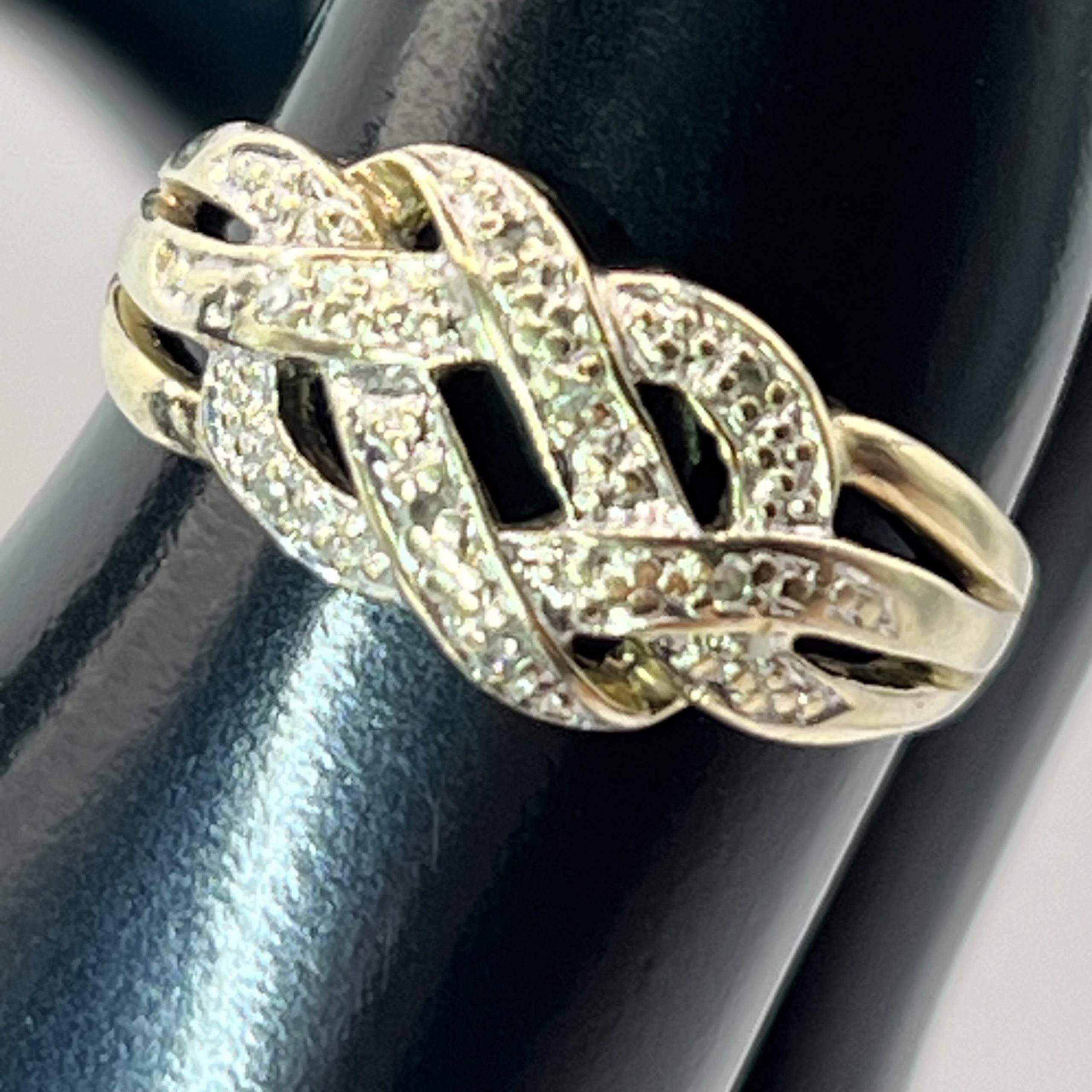 9ct Gold Diamond Twist Ring Hallmark Pre Owned UK Size M1/2 - Image 6