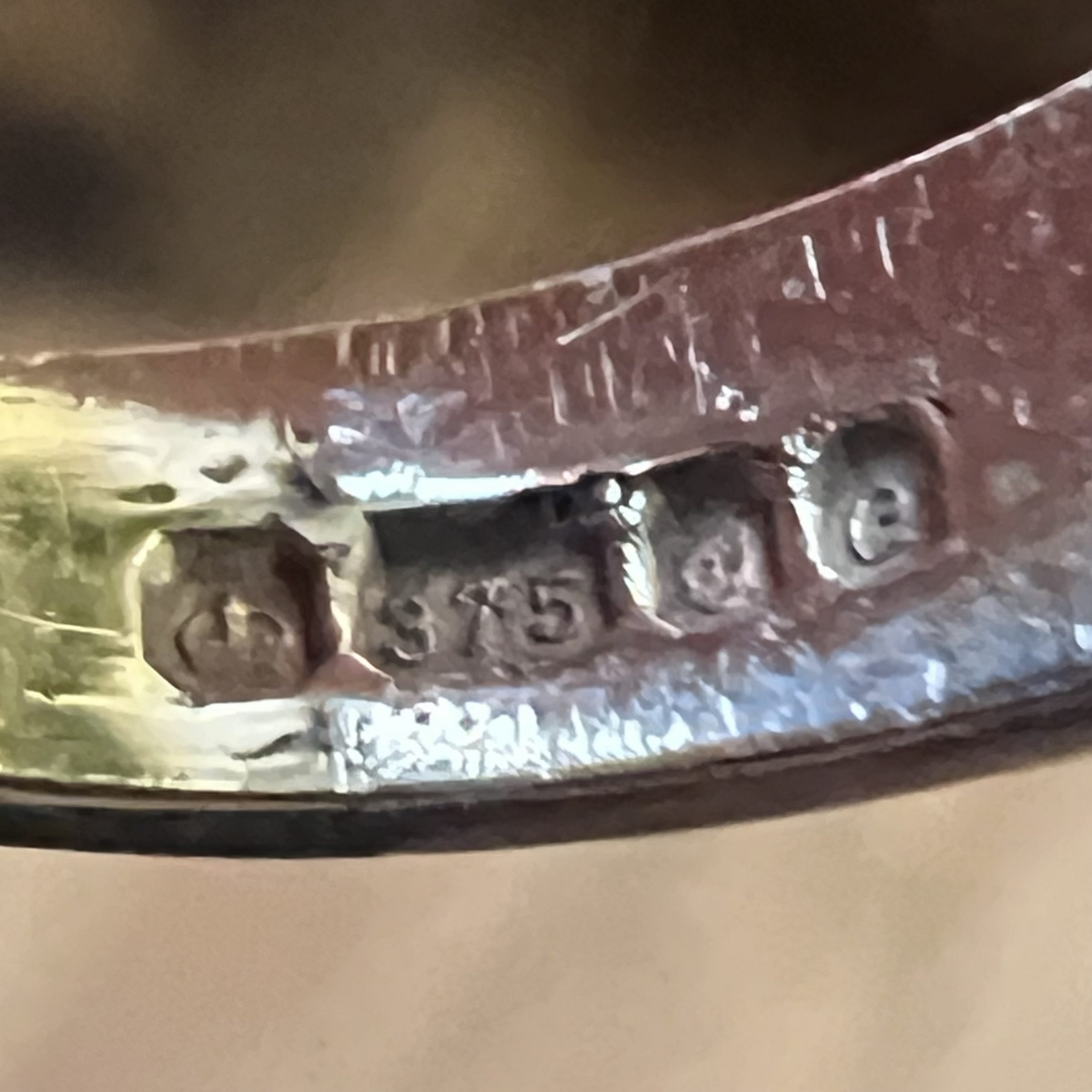 9ct Yellow Gold Diamond Solitaire Hallmark Pre Owned UK Size N - Image 5