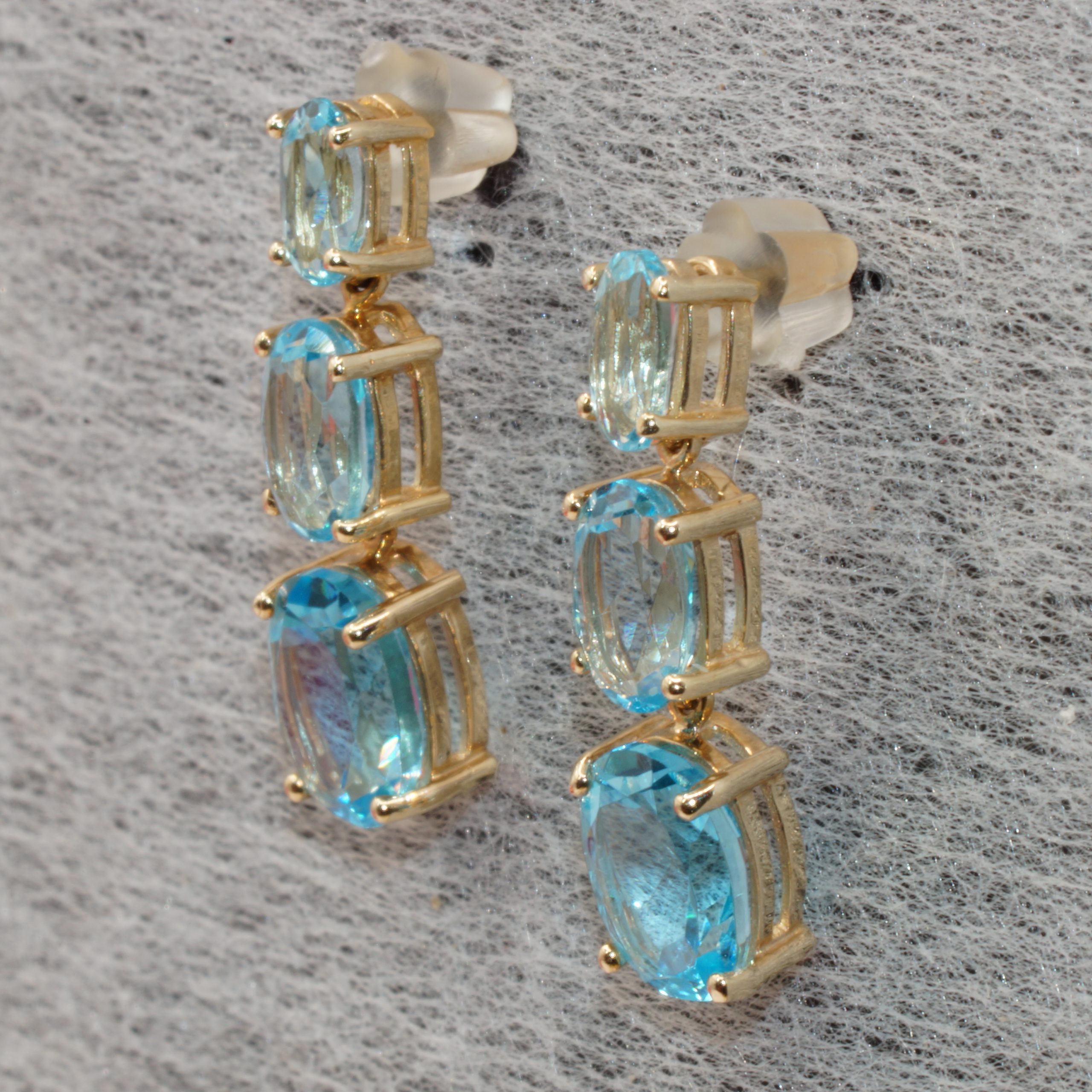 9ct Gold Aquamarine Dangle Earrings Pierced Ears Pre Owned - Image 3