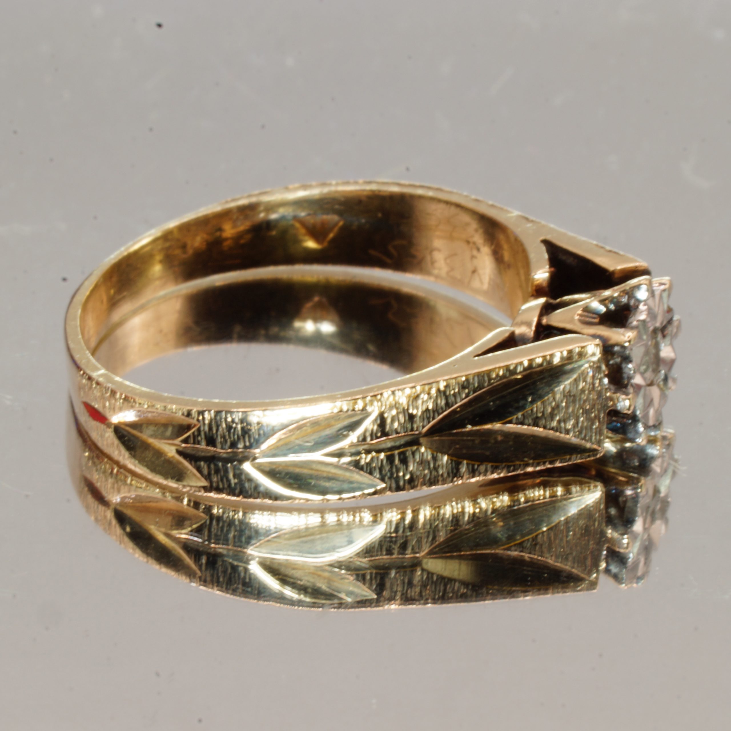 9ct Yellow Gold Diamond Solitaire Hallmark Pre Owned UK Size N - Image 3