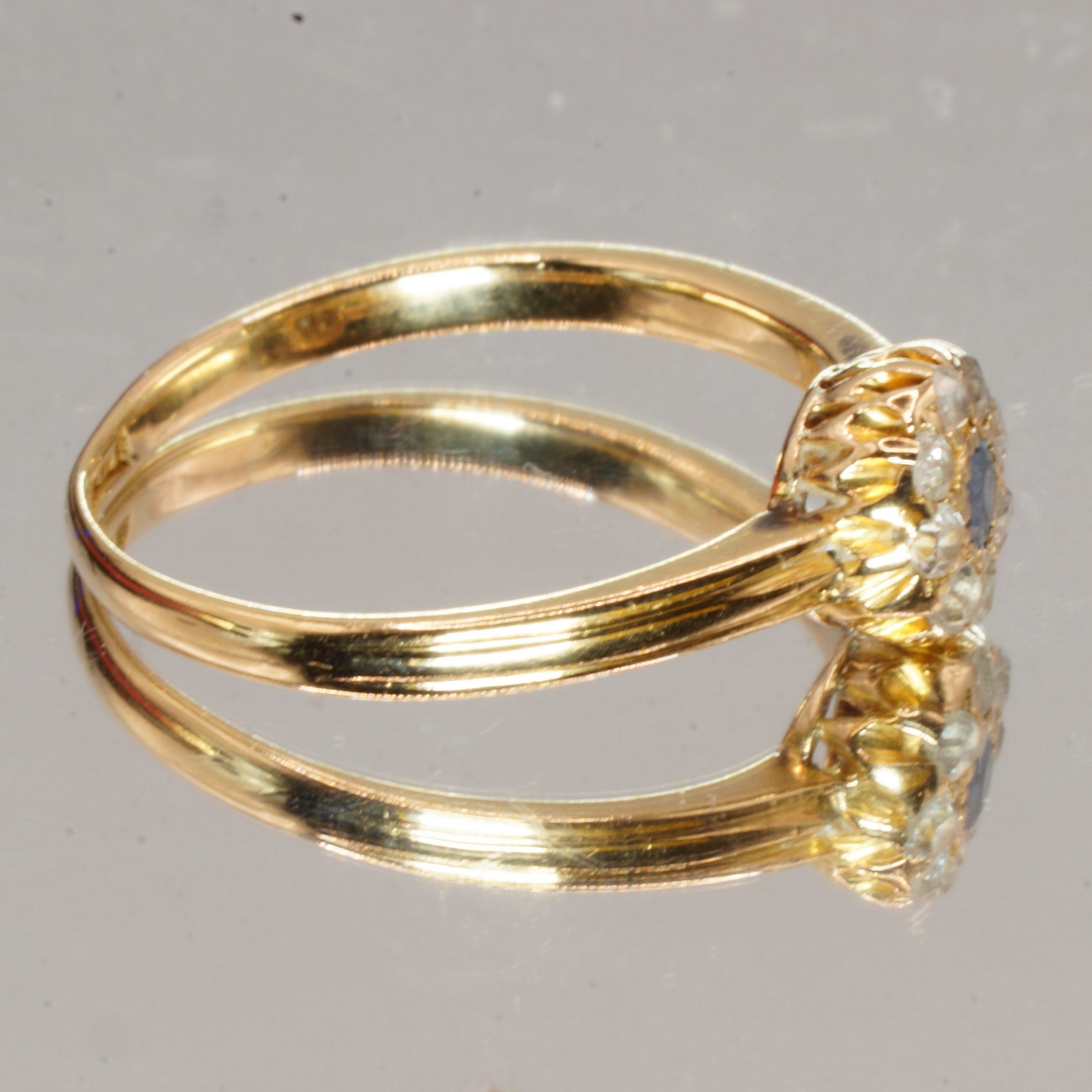 18ct Gold Topaz Diamond Cluster Ring UK Size L Pre Owned - Image 3