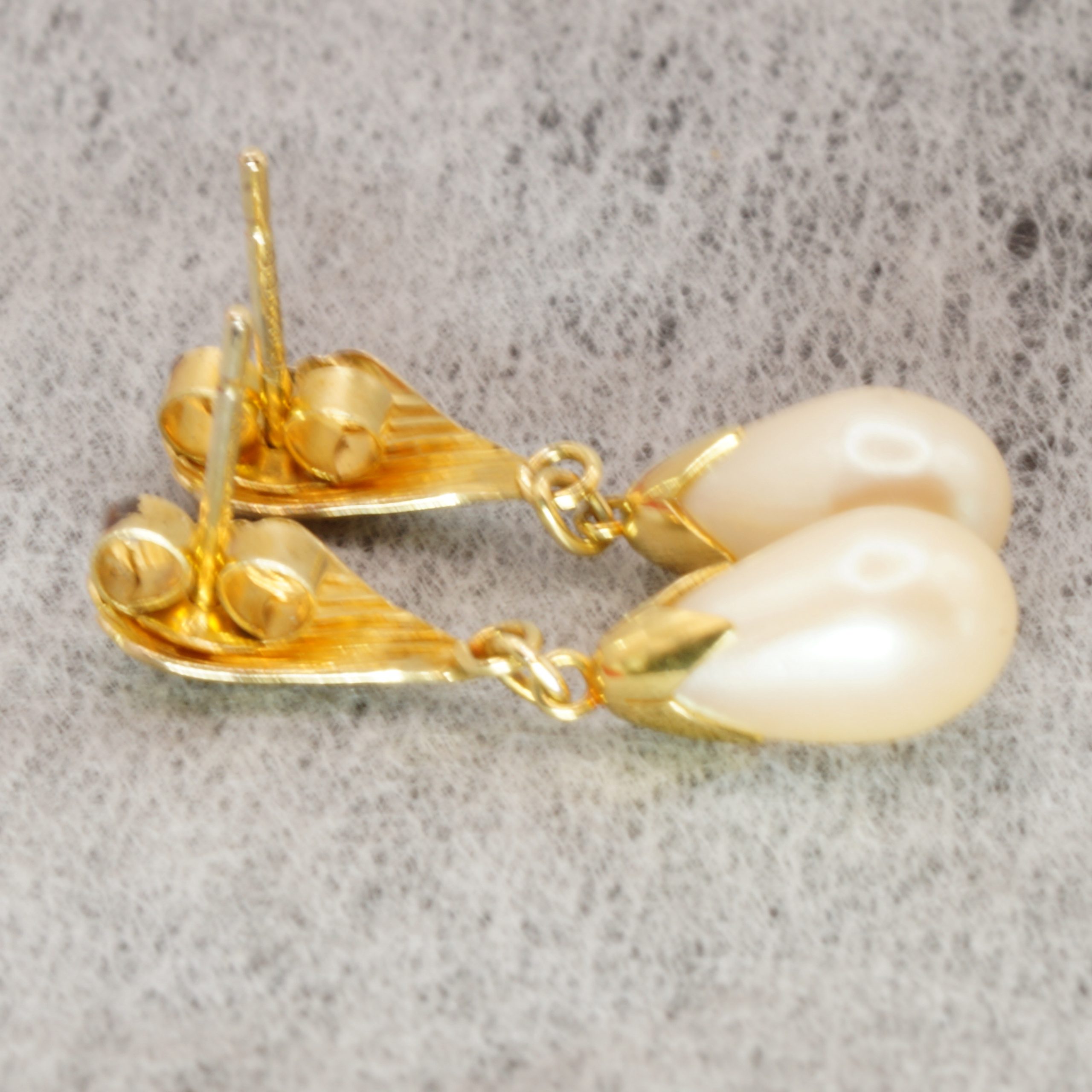 9ct Gold Pearl Teardrop Dangle Earrings Pierced Ears Pre Owned - Image 4
