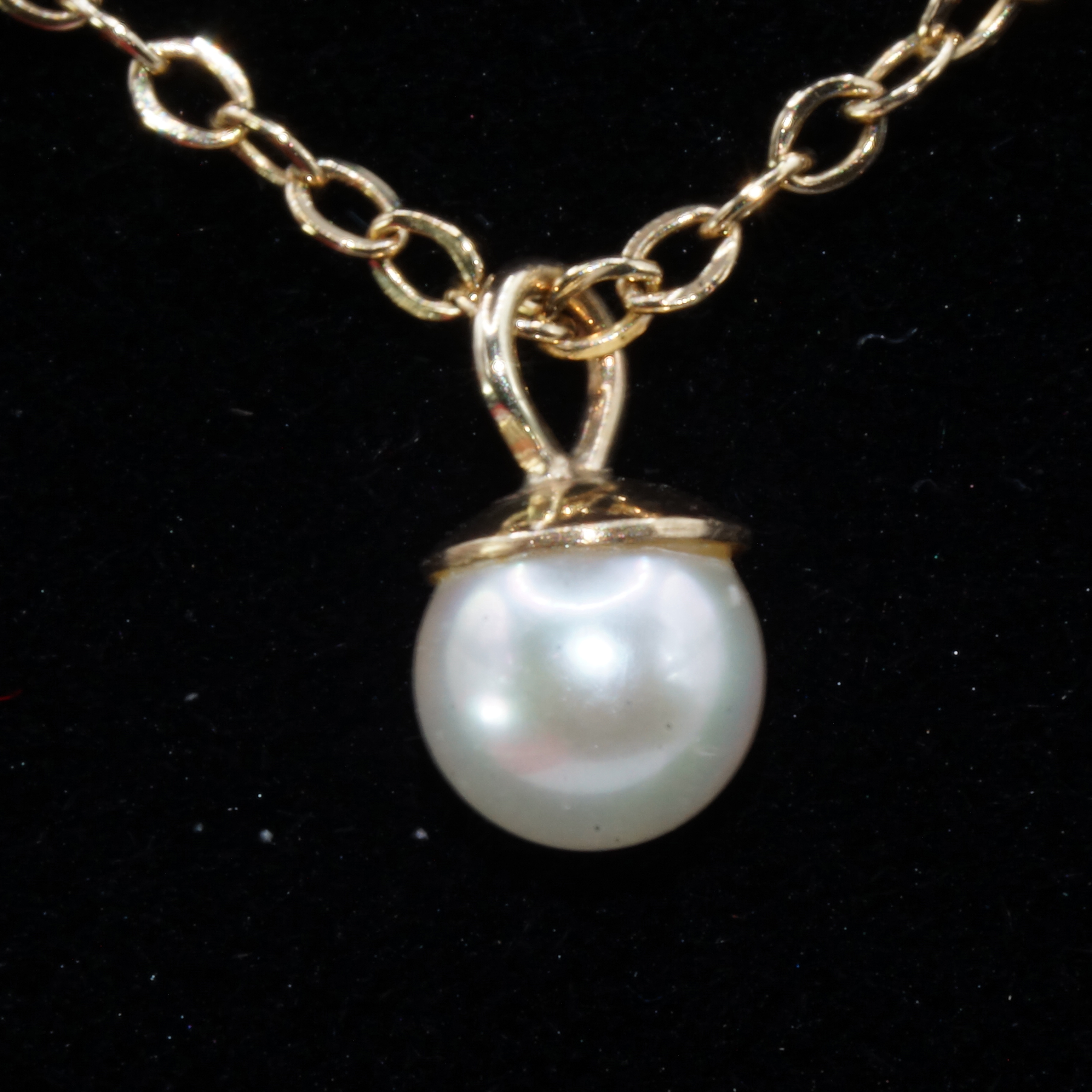 9ct Yellow Gold Necklace 16 Inch Chain Pearl Pendant Pre Owned - Image 2