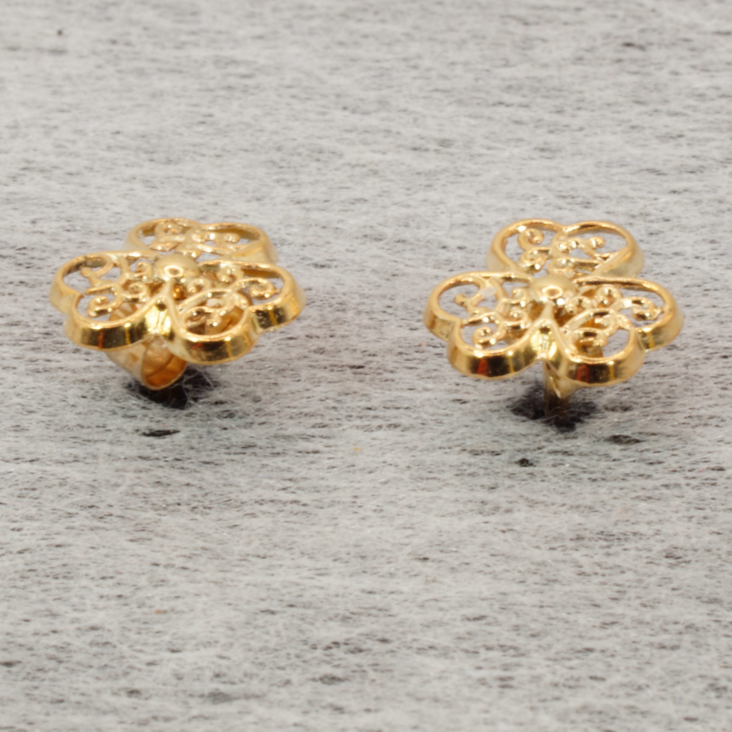 9ct Yellow Gold Stud Shamrock Earrings Hallmark Pre Owned - Image 4