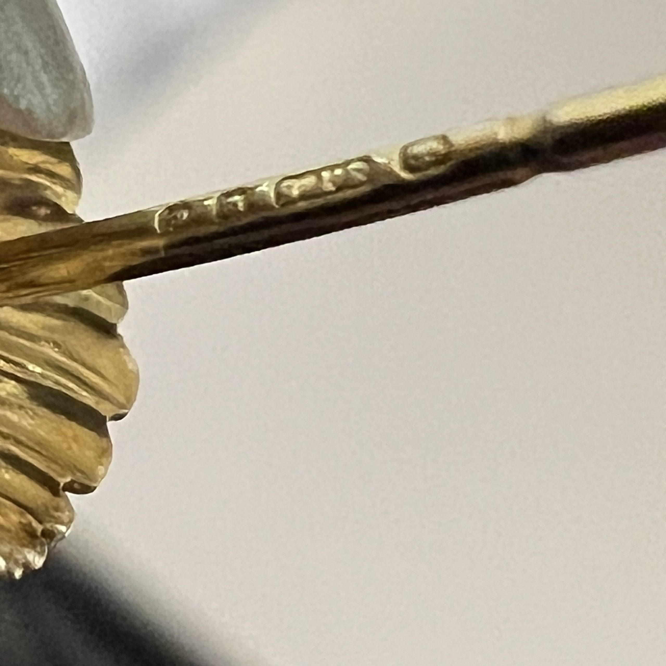 9ct Gold Pearl Teardrop Dangle Earrings Pierced Ears Pre Owned - Image 5