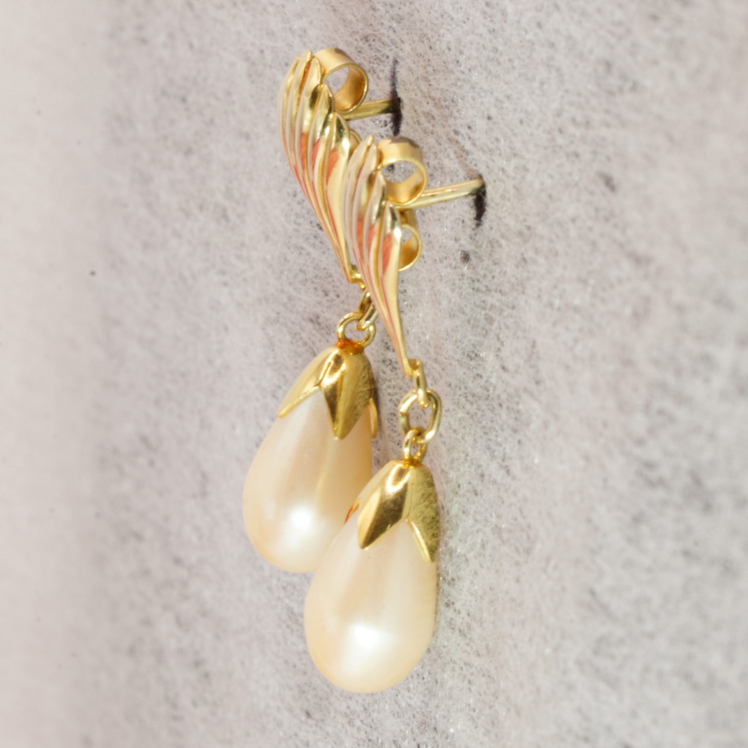 9ct Gold Pearl Teardrop Dangle Earrings Pierced Ears Pre Owned - Image 2