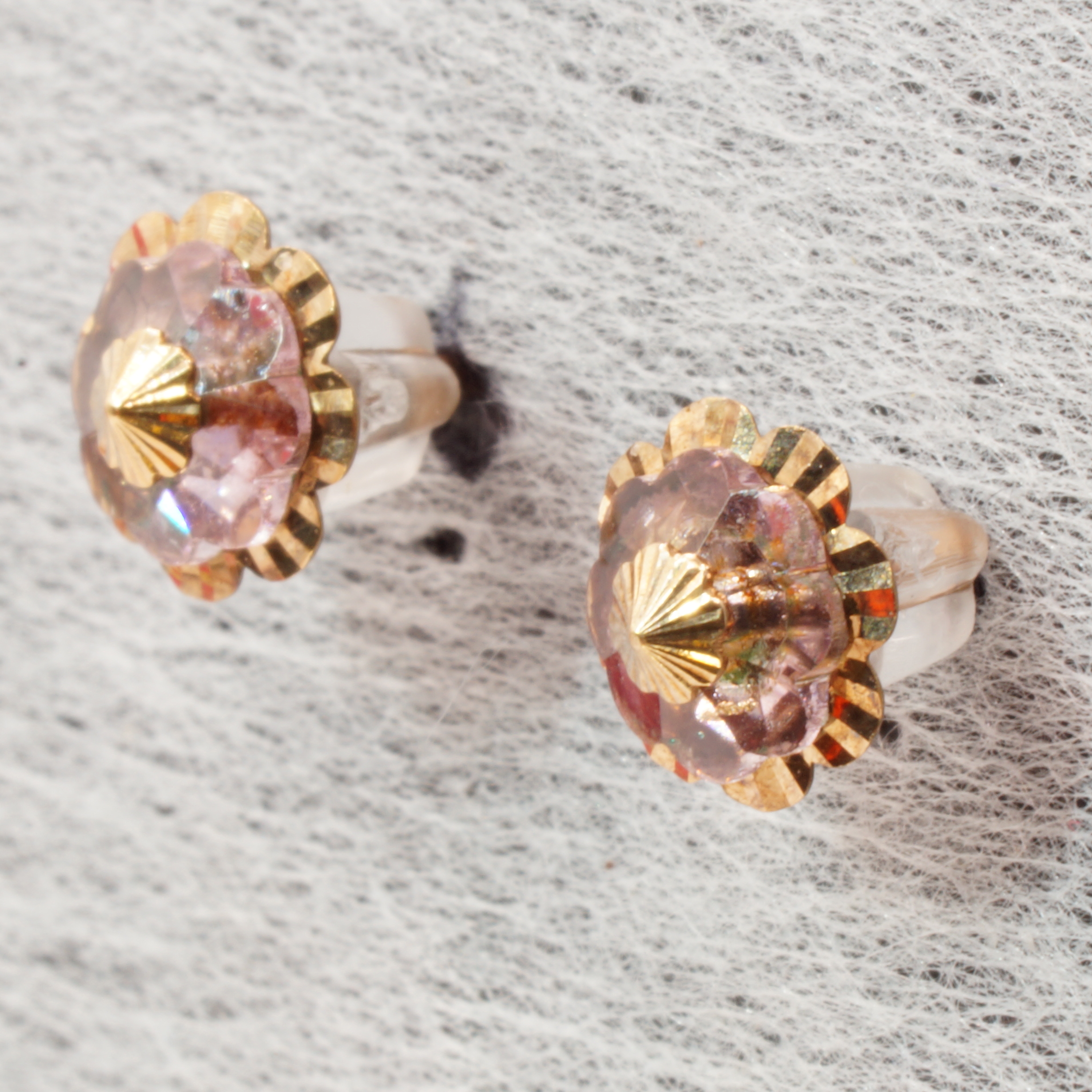 9ct Gold Dainty Stud Earrings Hallmark Pierced Ears Pre Owned - Image 2