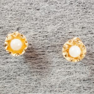 9ct Gold Pearl Effect Dainty Stud Earrings Hallmark Pre Owned