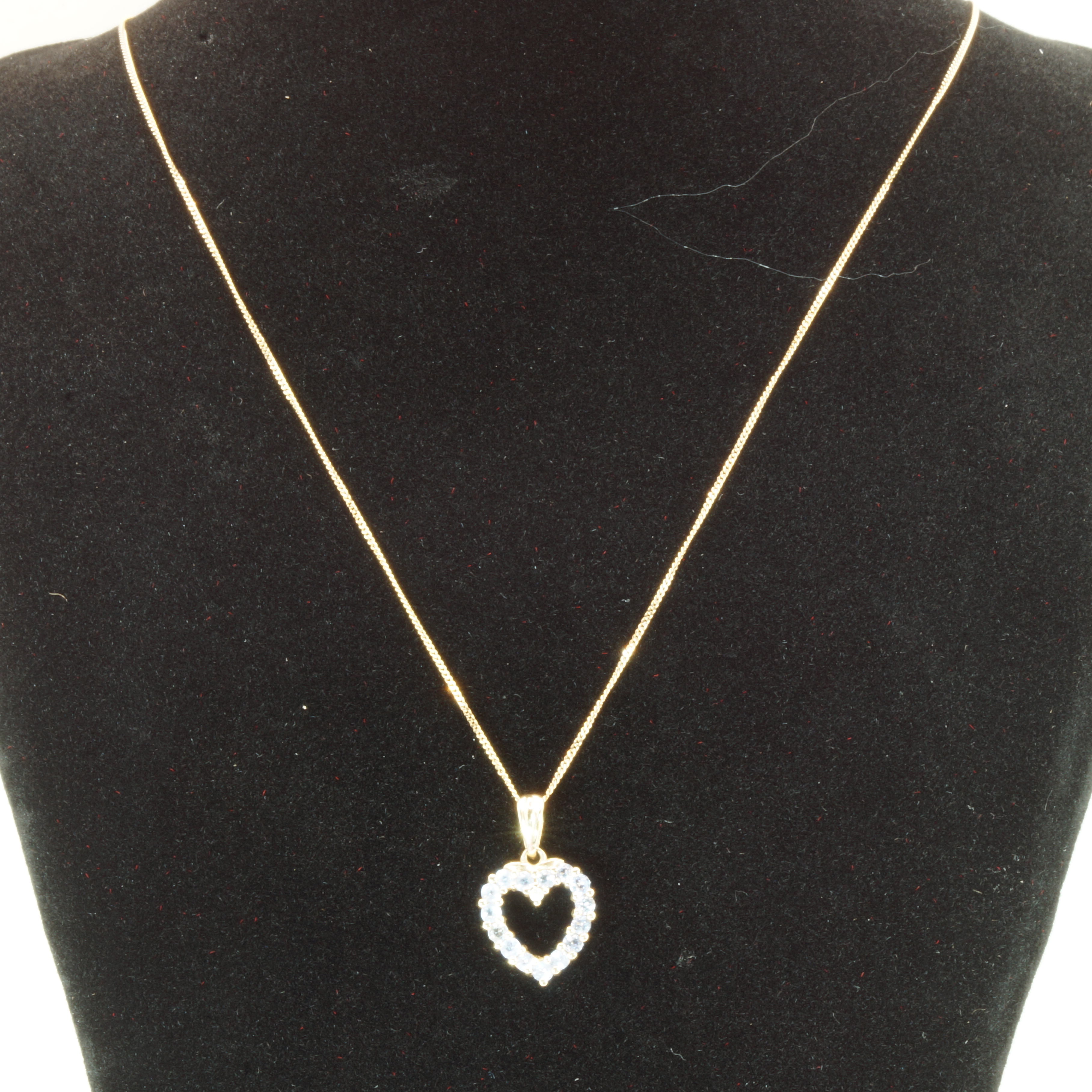 9ct Gold 18" Chain Tanzanite Heart Pendant Hallmark Pre Owned - Image 3
