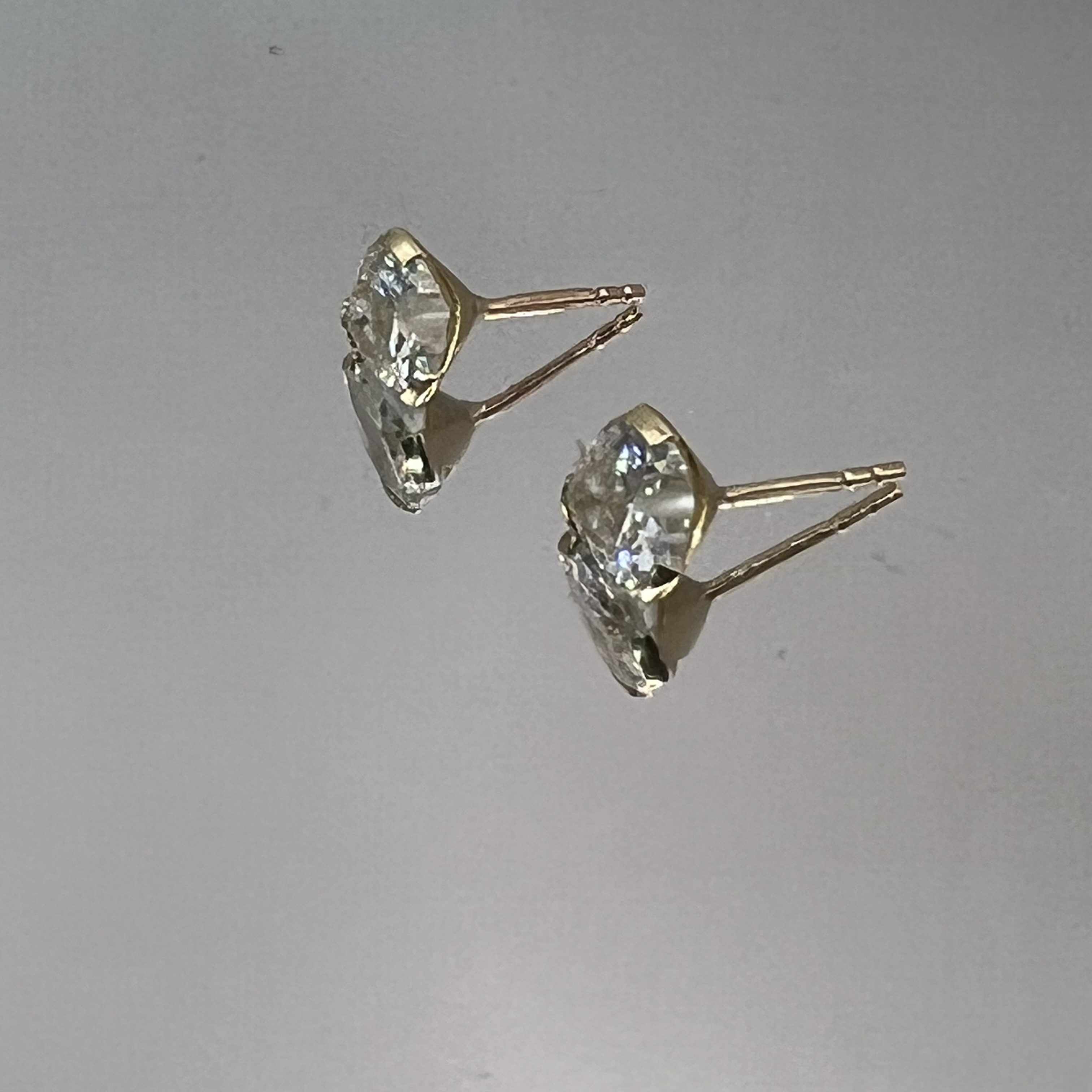 9ct Gold Heart Stud Earrings Hallmark Pierced Ears Pre Owned - Image 4