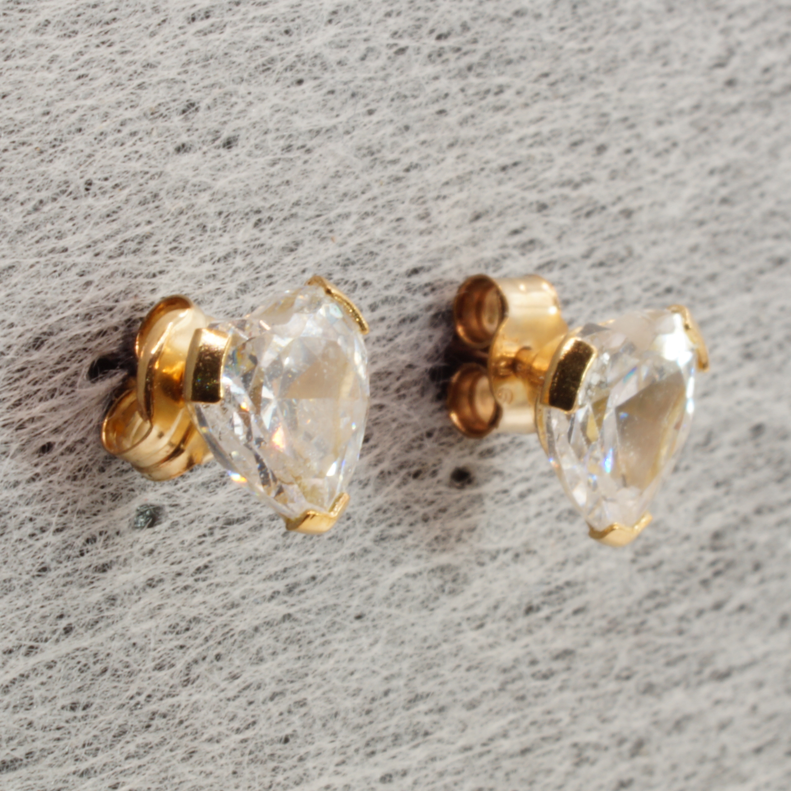 9ct Gold Heart Stud Earrings Hallmark Pierced Ears Pre Owned - Image 8