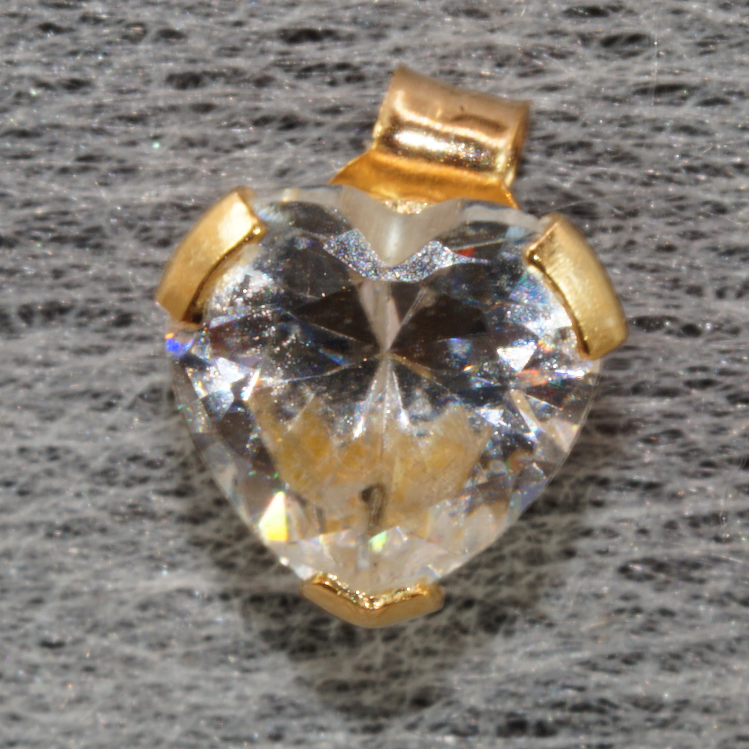 9ct Gold Heart Stud Earrings Hallmark Pierced Ears Pre Owned - Image 9