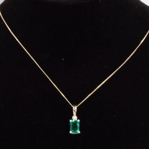 9ct Gold 18 Inch Necklace Emerald Diamond Pendant Pre Owned