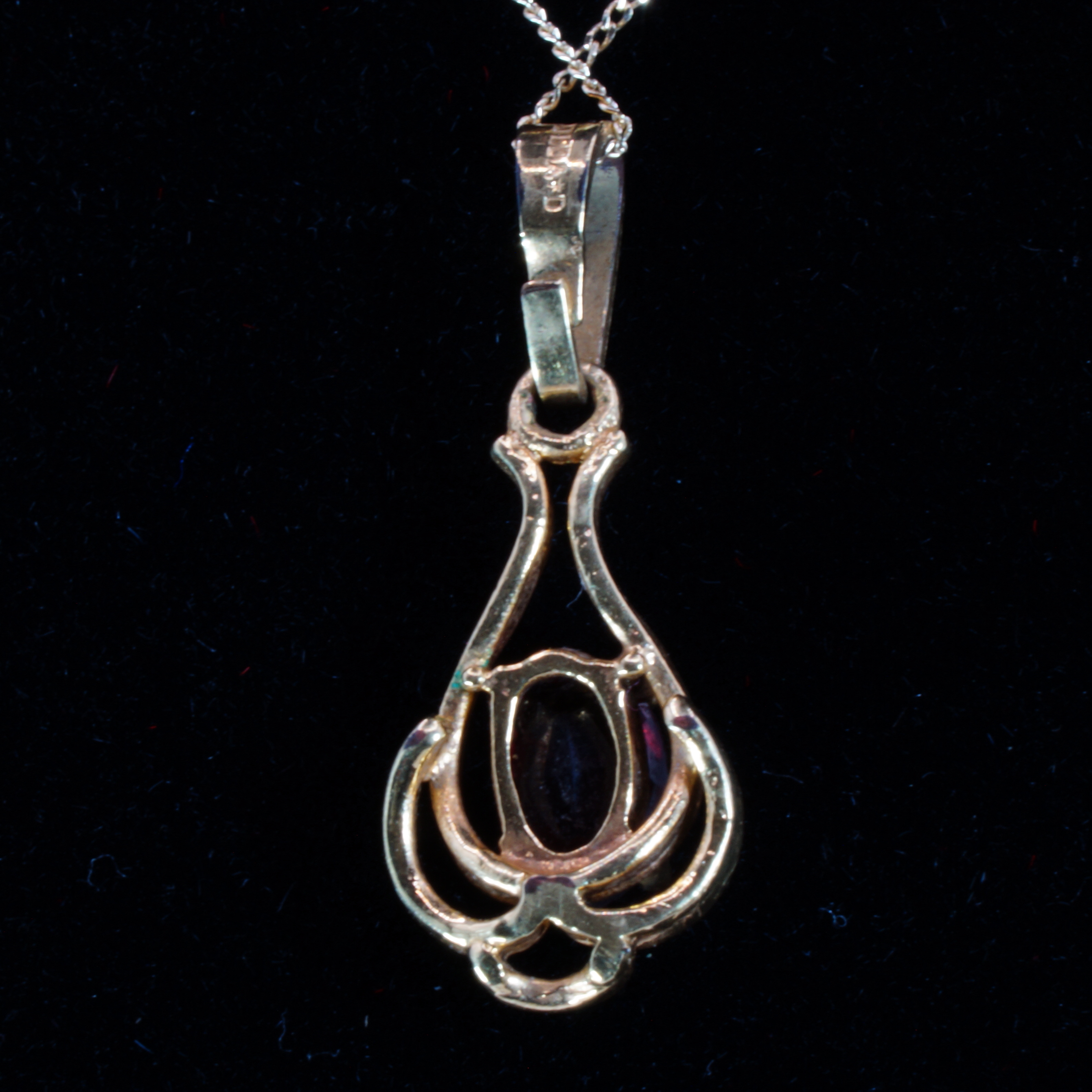 9ct Gold 20 Inch Necklace Garnet Pendant Hallmark Pre Owned - Image 3