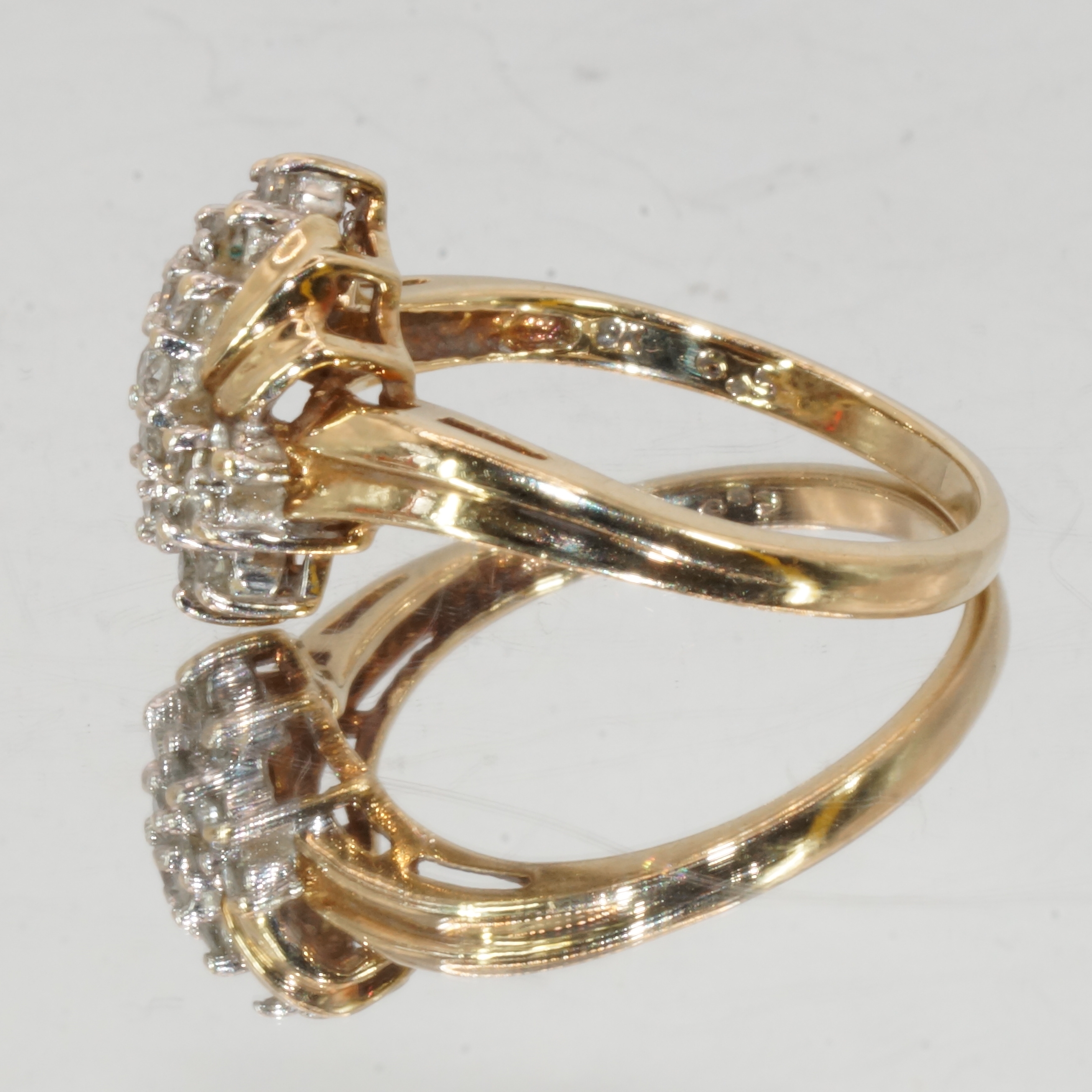 9ct Gold Diamond Cluster Ring Hallmark UK Size M Pre Owned - Image 2