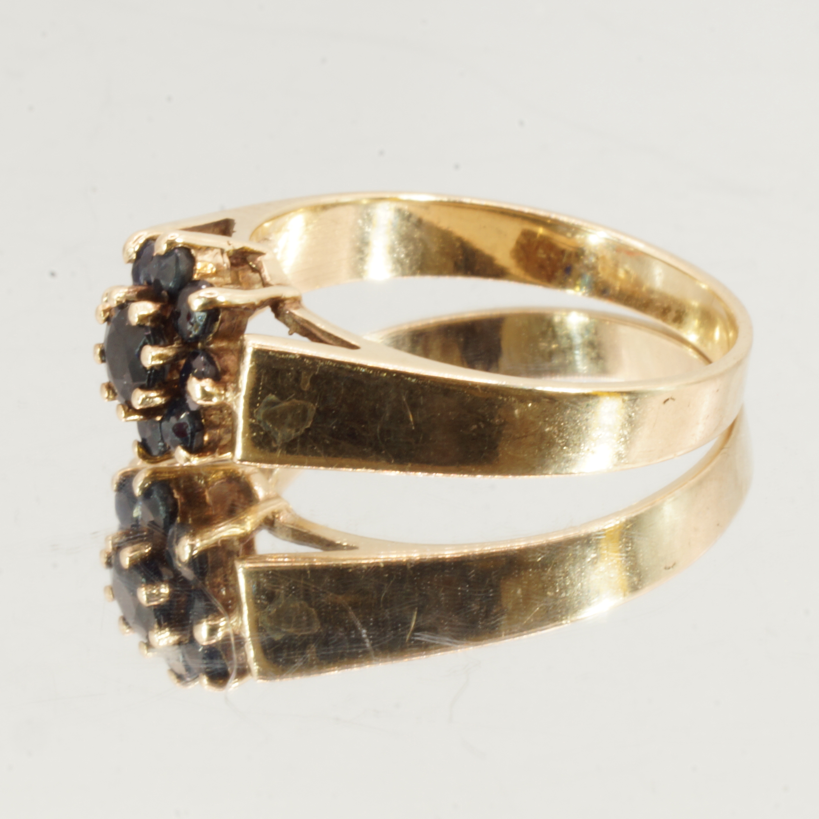 9ct Gold Sapphire Cluster Ring Hallmark UK Size N1/2 Pre Owned - Image 2
