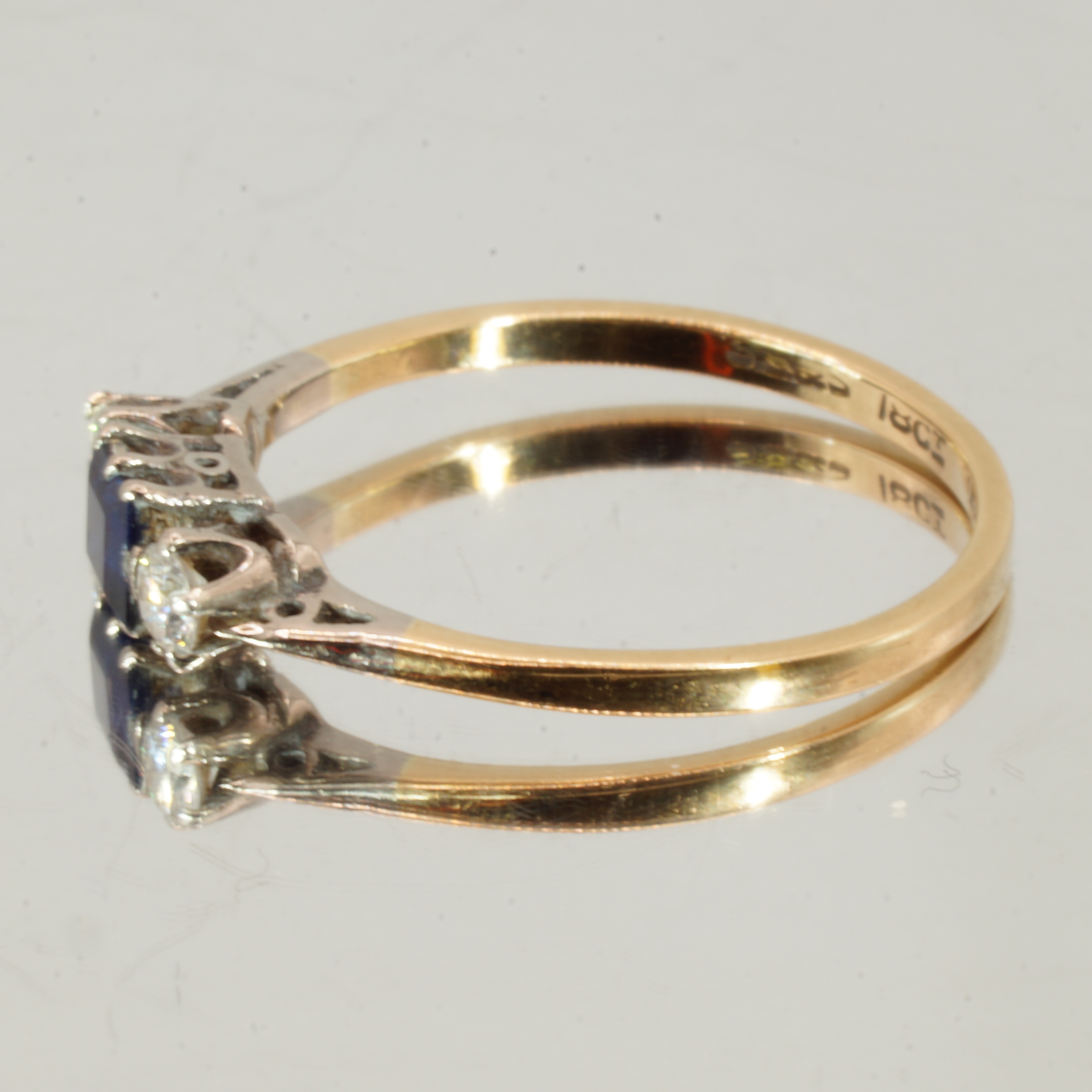 18ct Gold Sapphire Diamond Trilogy Ring UK Size P Pre Owned - Image 2