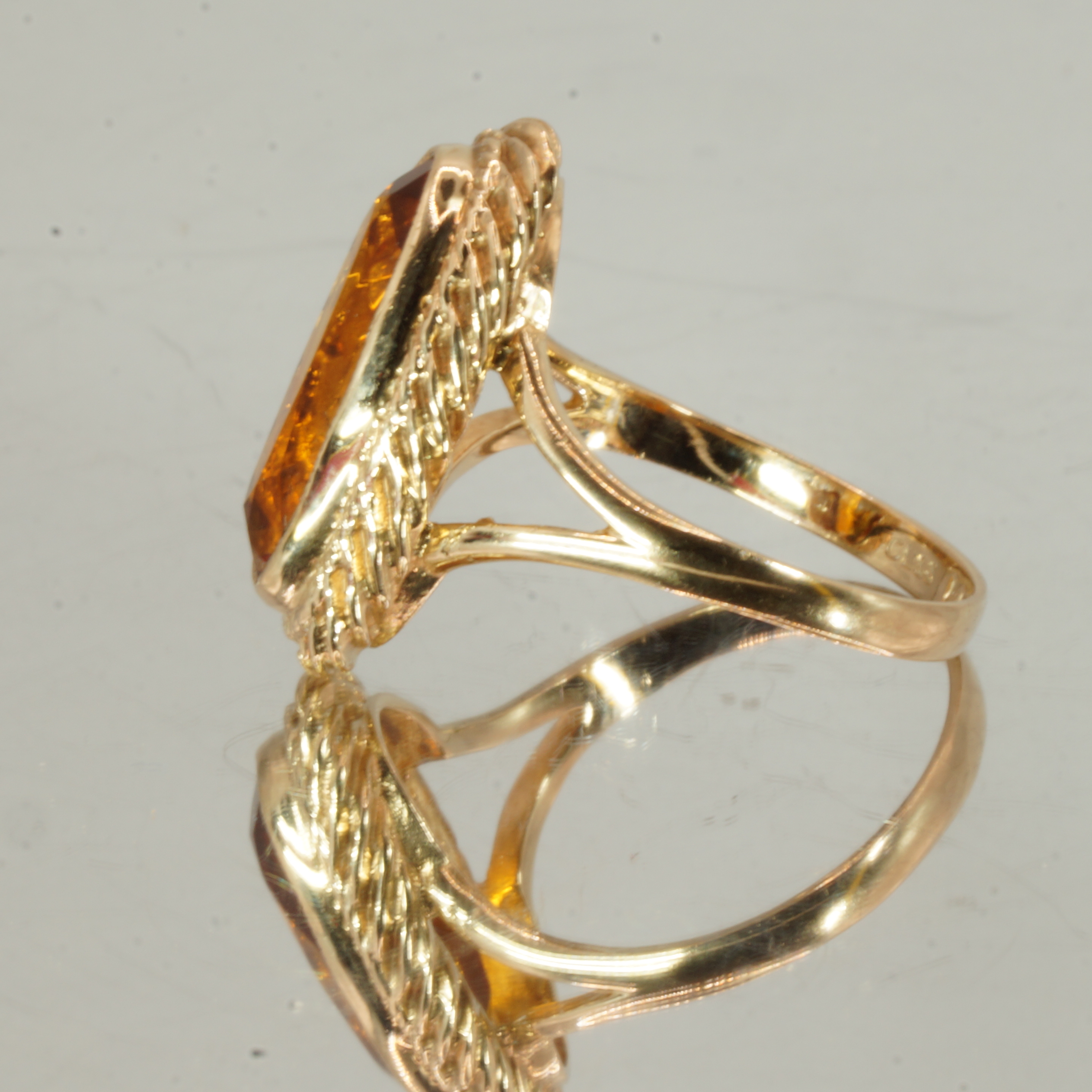 9ct Gold Amber Statement Cocktail Ring UK Size L Pre Owned 411 - Image 2