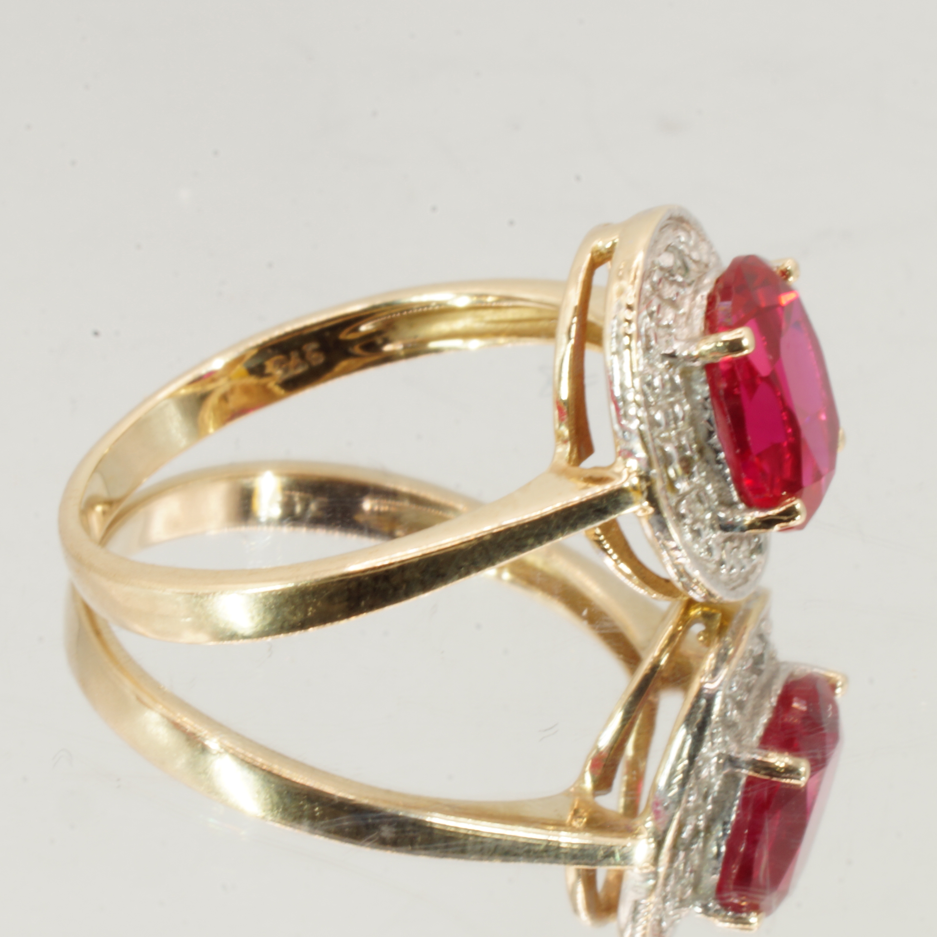 9ct Gold Ruby Halo Cluster Ring Hallmark UK Size K1/2 PreOwned - Image 3