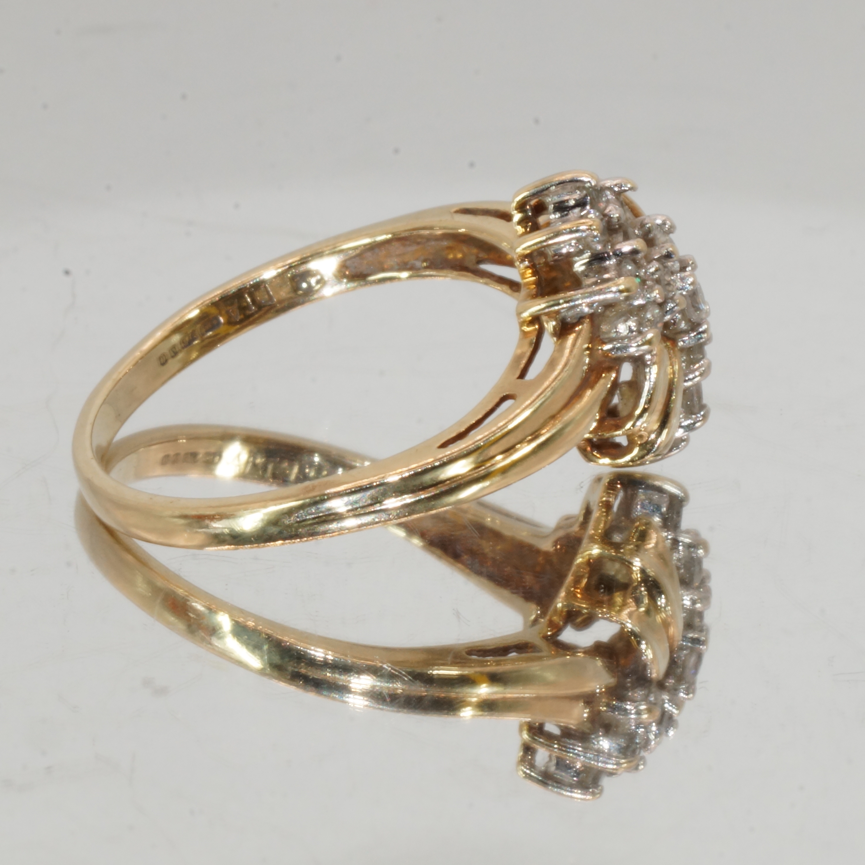 9ct Gold Diamond Cluster Ring Hallmark UK Size M Pre Owned - Image 3