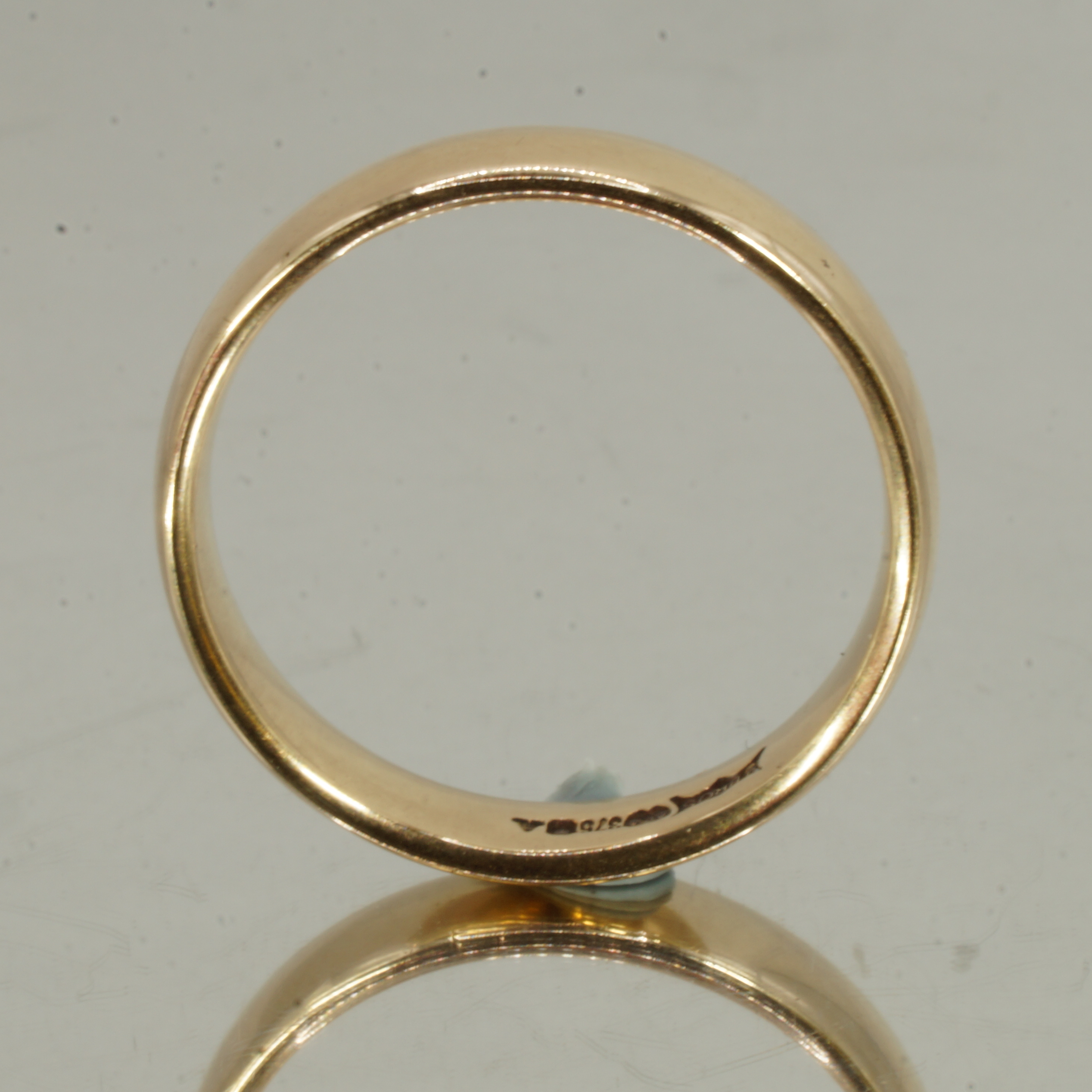 9ct Gold Wedding Ring Band Hallmark UK Size N Pre Owned - Image 2