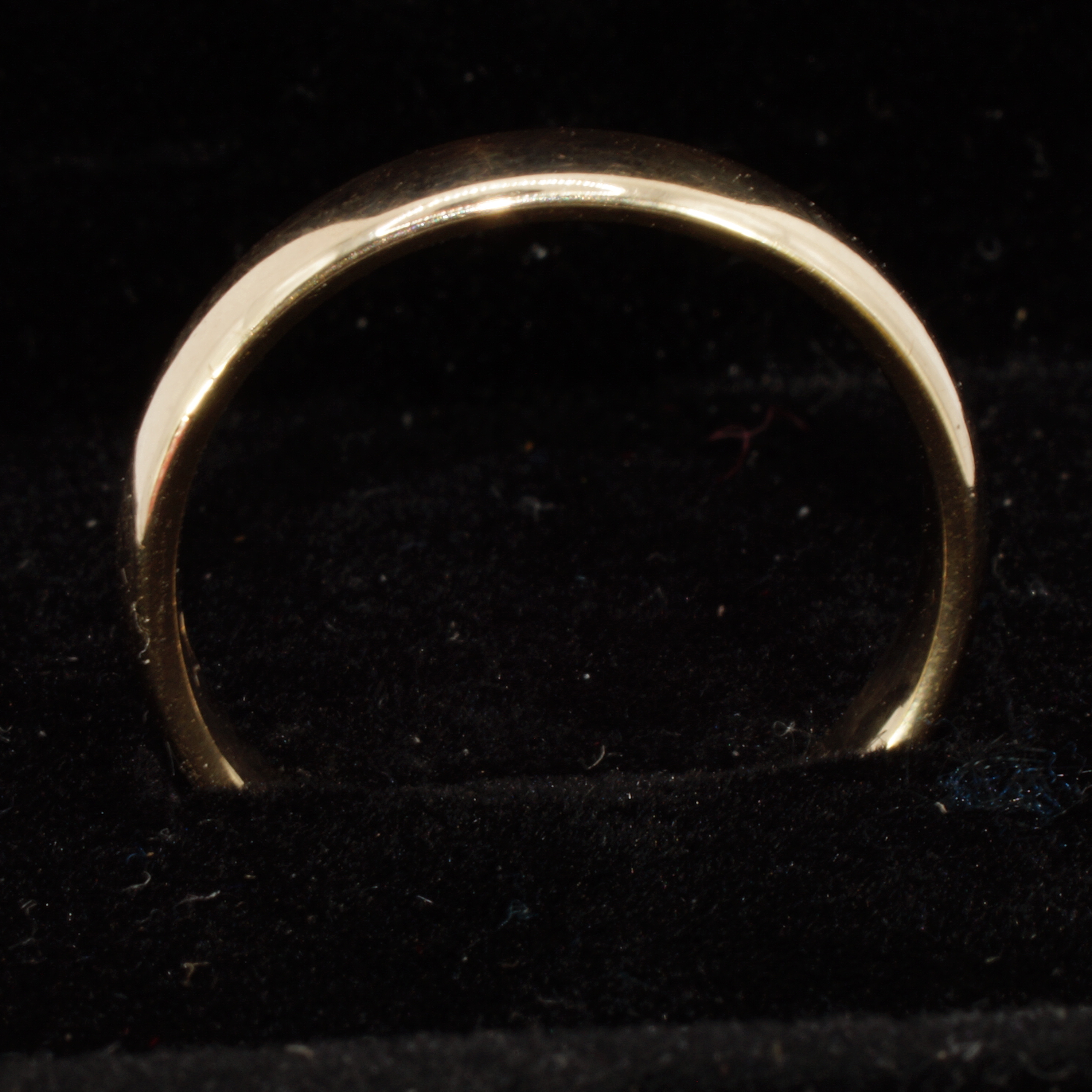 9ct Gold Wedding Ring Band Hallmark UK Size N Pre Owned - Image 3