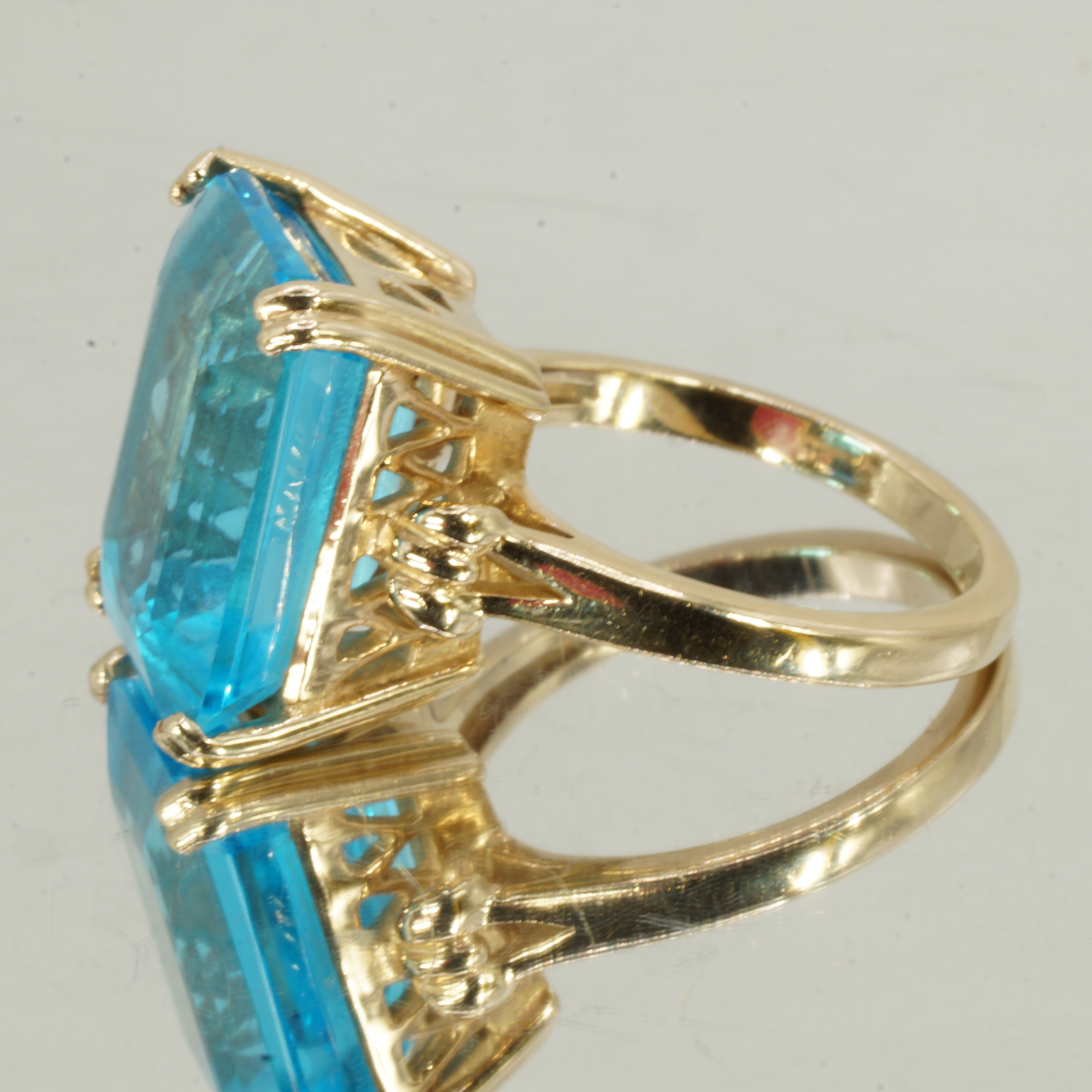 9ct Gold Topaz Statement Cocktail Ring UK Size N1/2 Pre Owned - Image 3