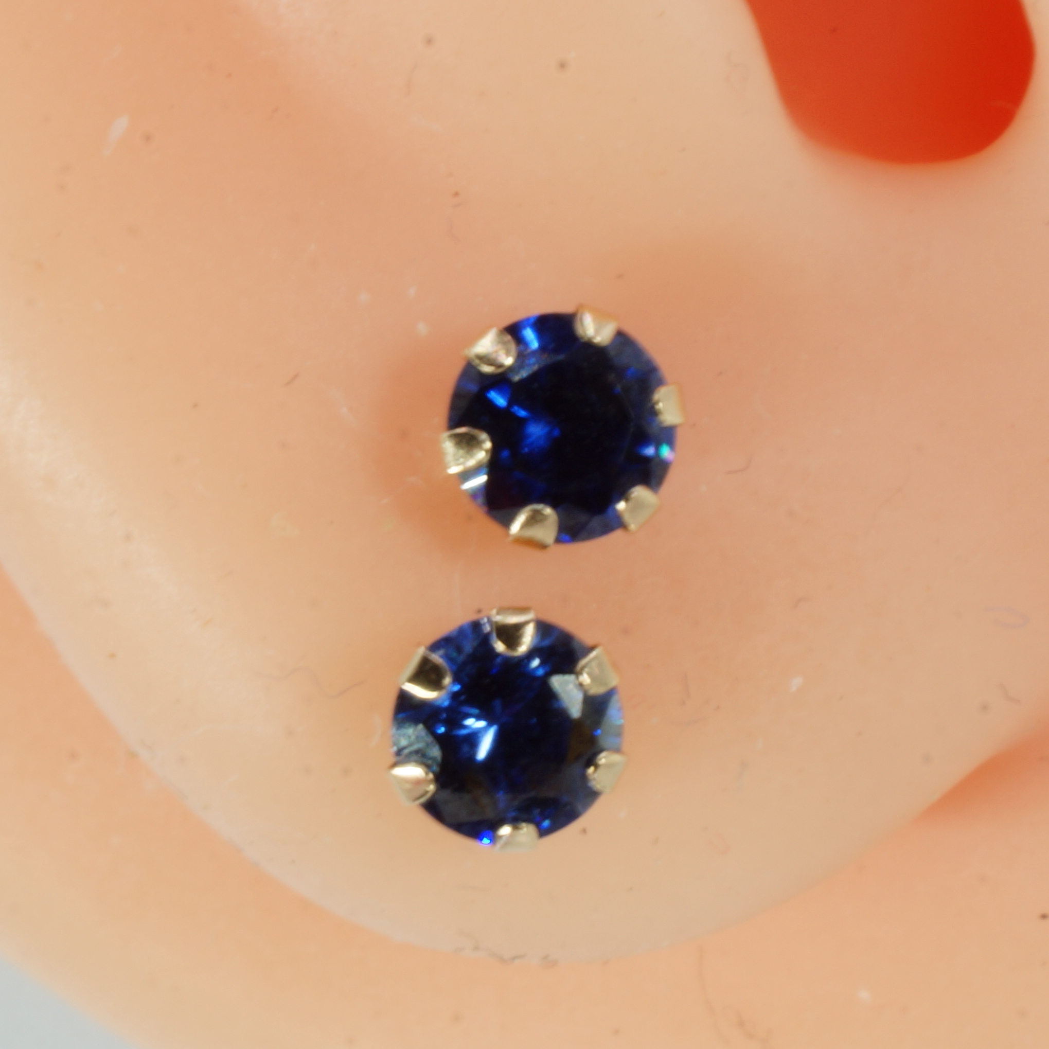 9ct Gold Tanzanite Stud Earrings Pierced Ears Hallmark PreOwned - Image 2