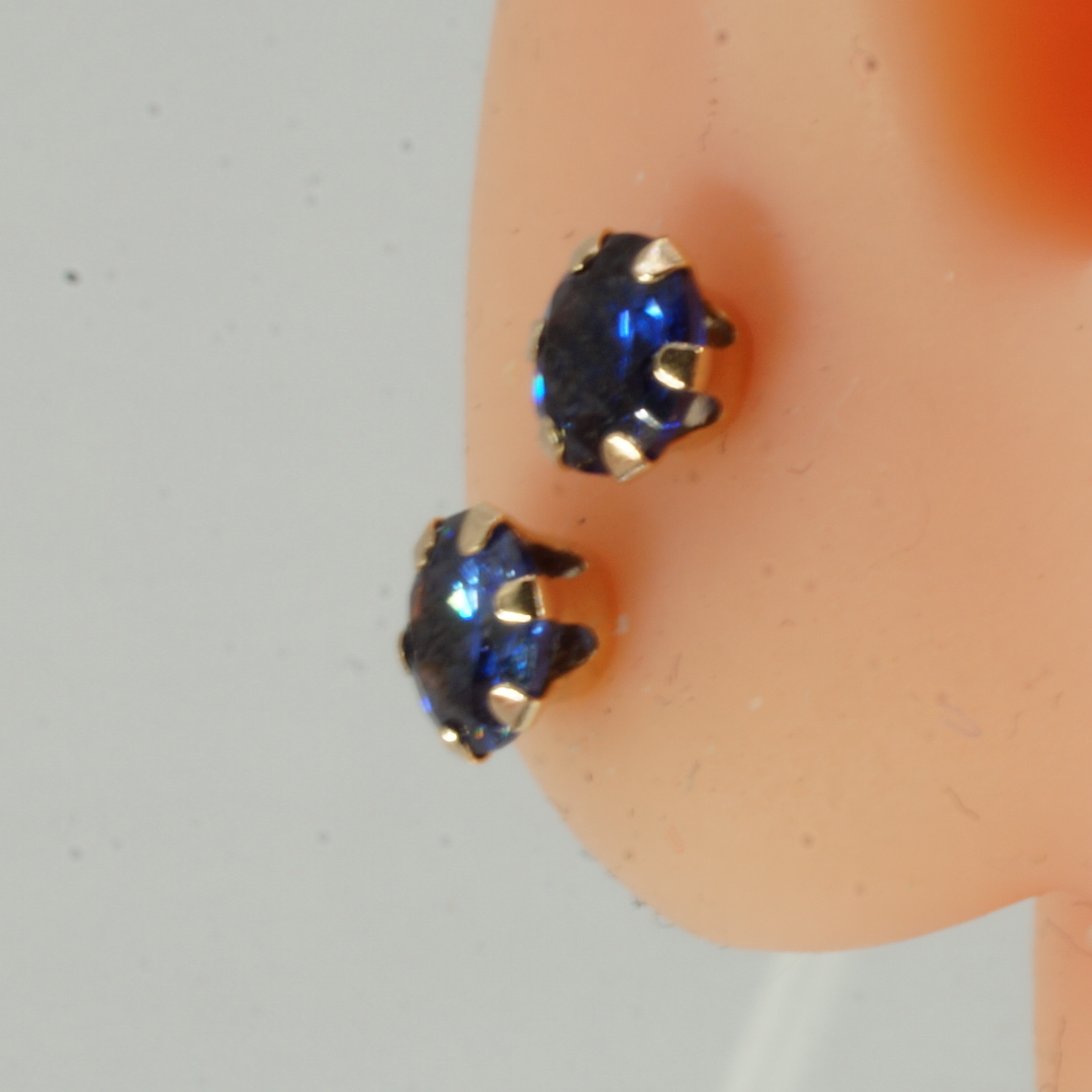 9ct Gold Tanzanite Stud Earrings Pierced Ears Hallmark PreOwned - Image 3